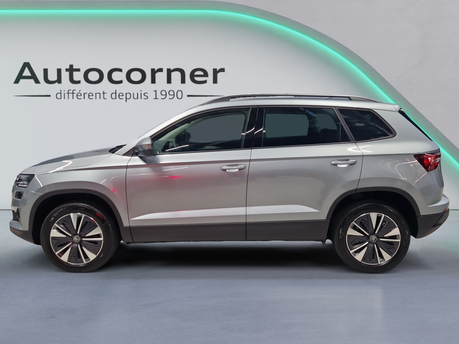 SKODA Karoq 1.5 TSI Dynamic DSG-showroom-element-1