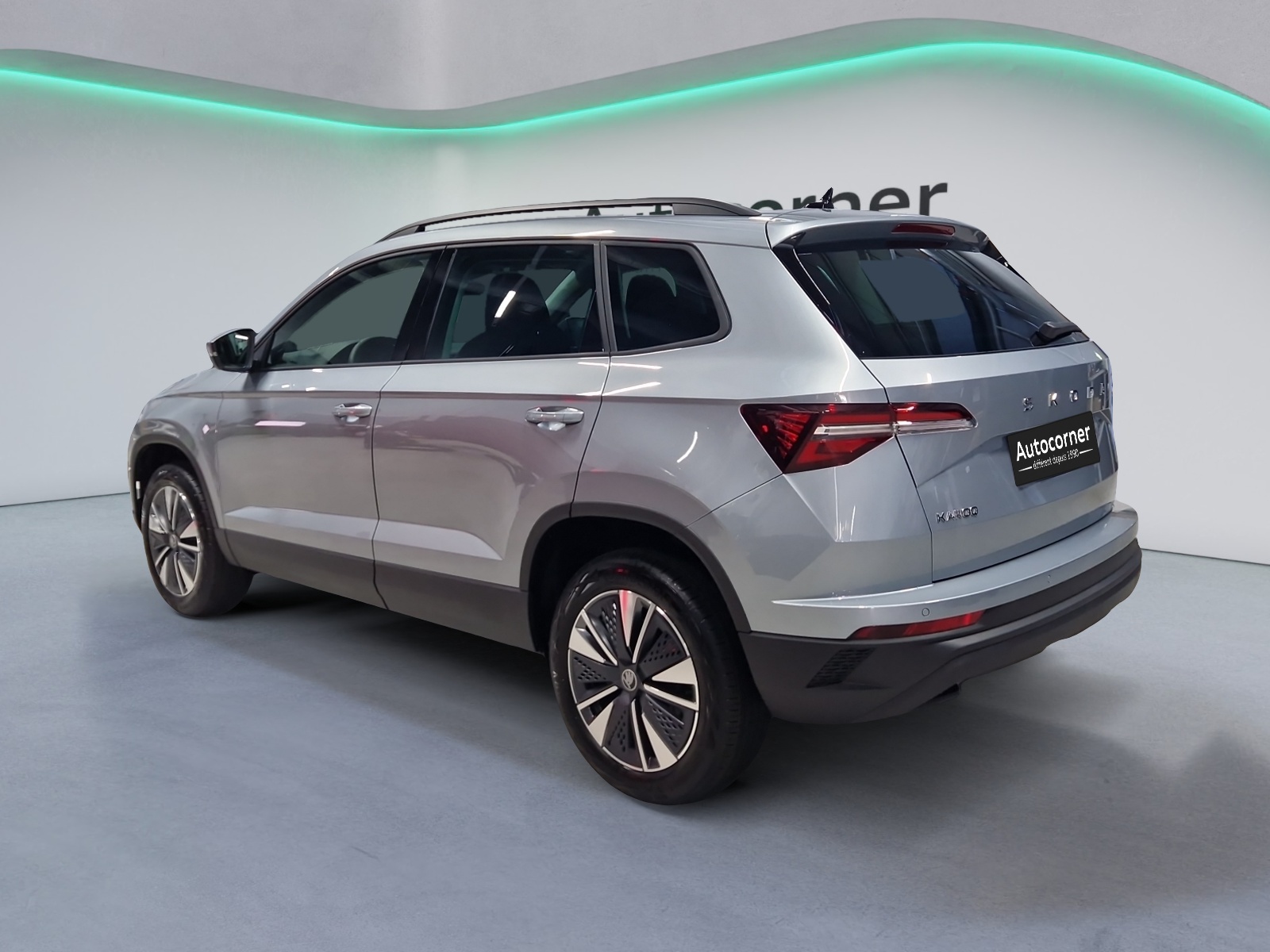 SKODA Karoq 1.5 TSI Dynamic DSG-showroom-element-2