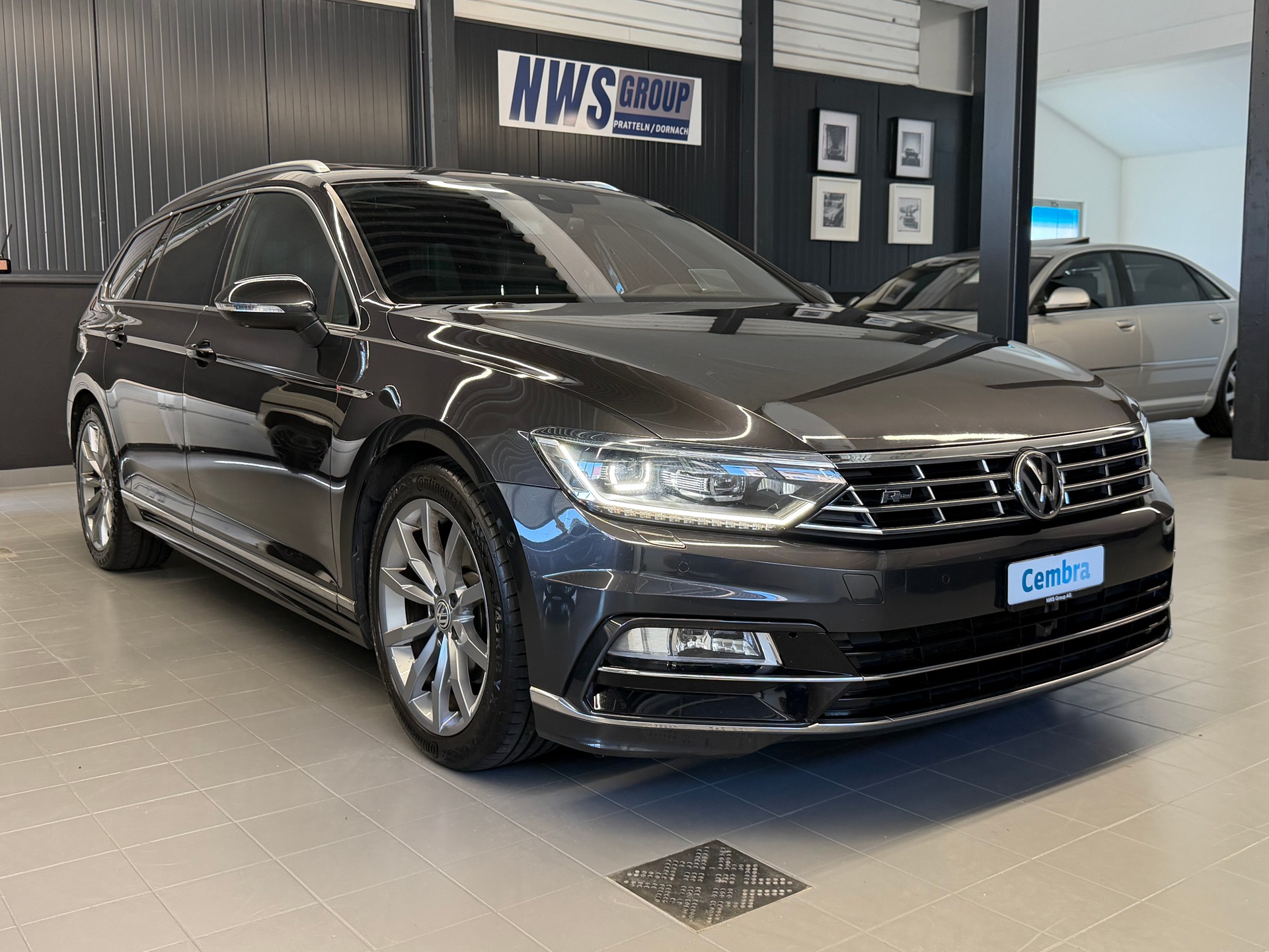 VW Passat Variant 2.0 TDI BMT R-Line - Highline DSG 4Motion-image-0