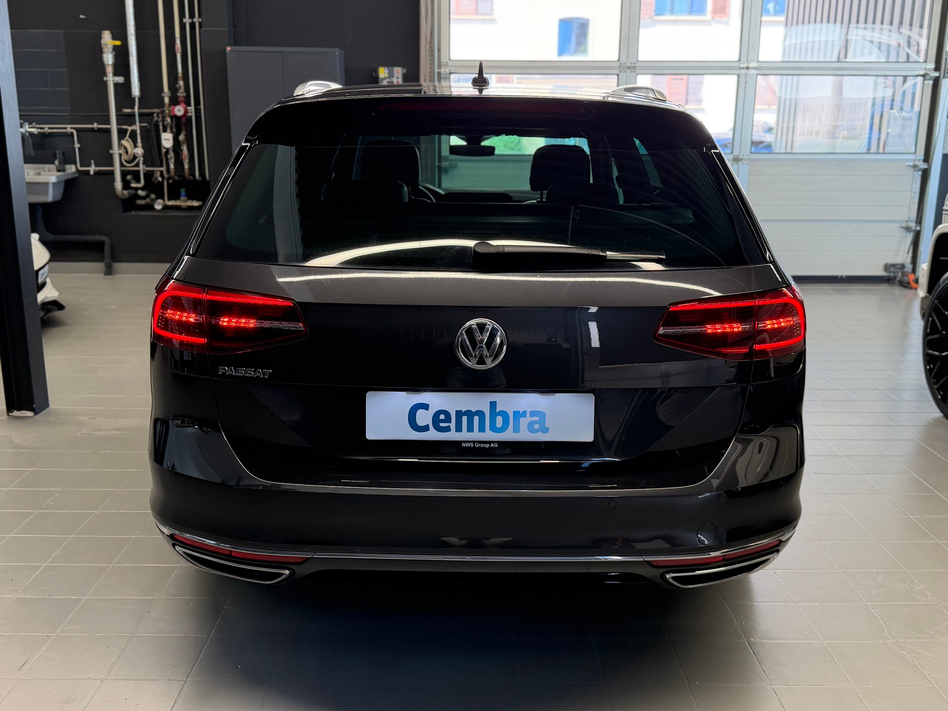 VW Passat Variant 2.0 TDI BMT R-Line - Highline DSG 4Motion-image-5