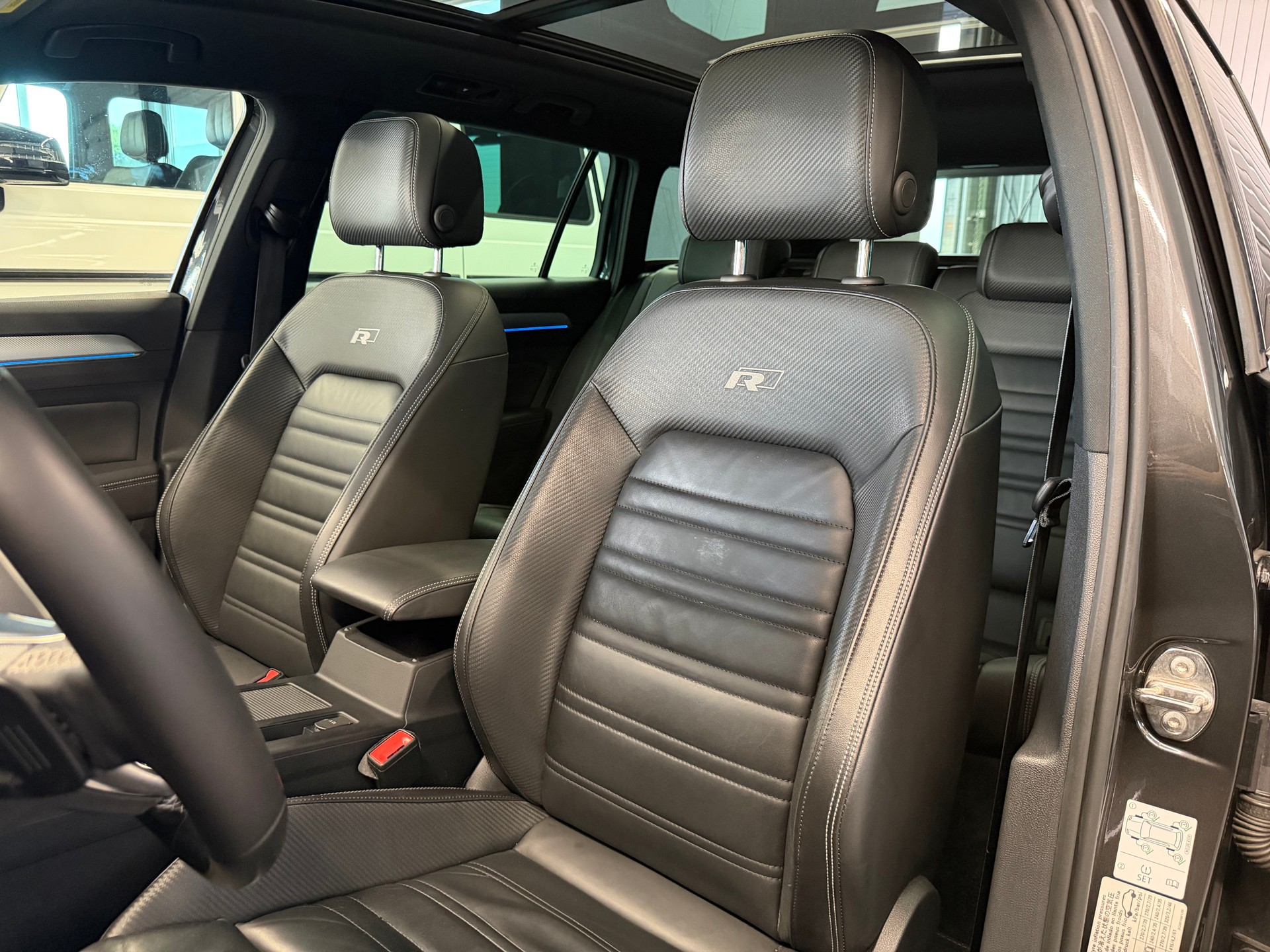 VW Passat Variant 2.0 TDI BMT R-Line - Highline DSG 4Motion-image-10