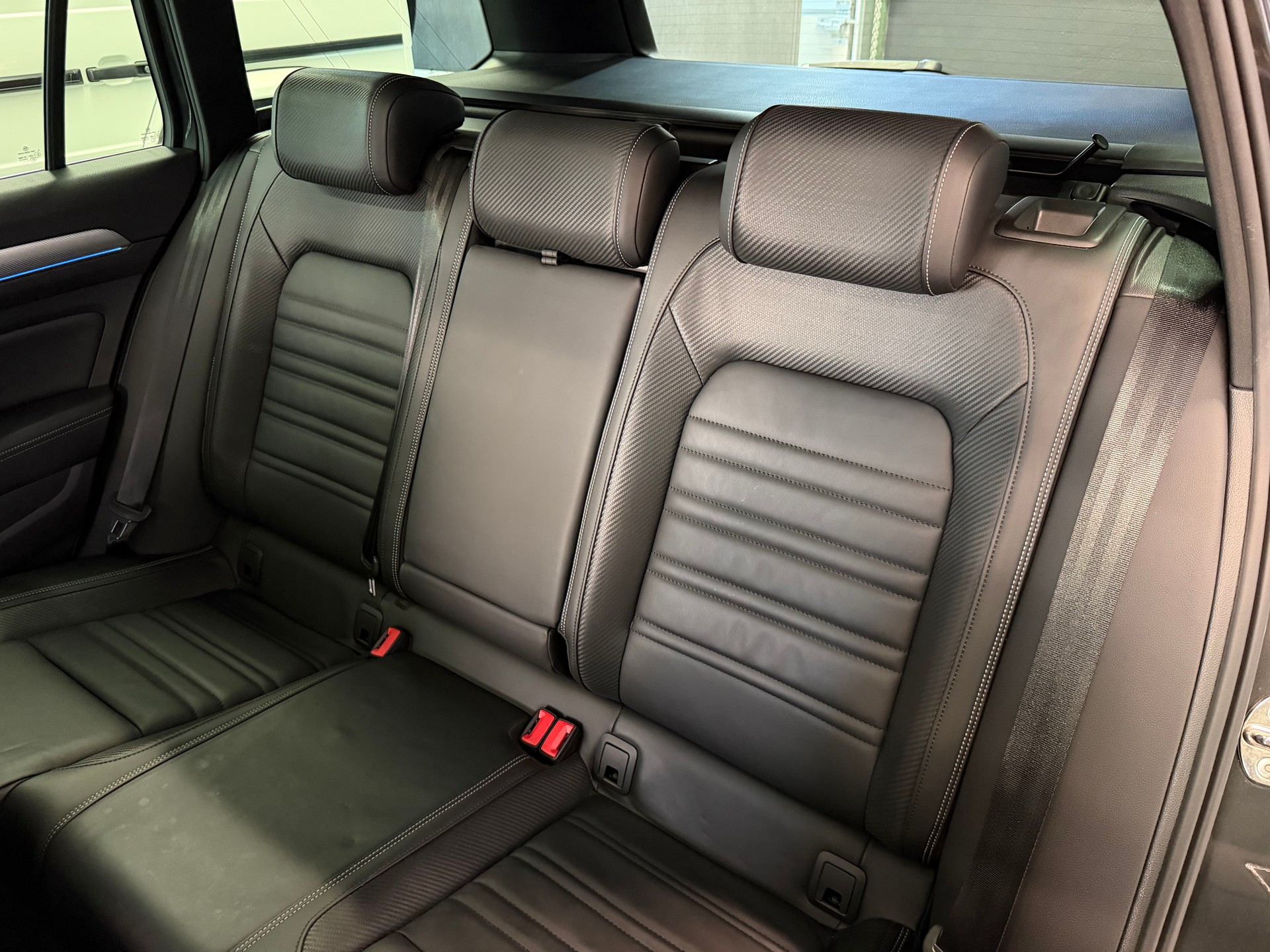 VW Passat Variant 2.0 TDI BMT R-Line - Highline DSG 4Motion-image-26