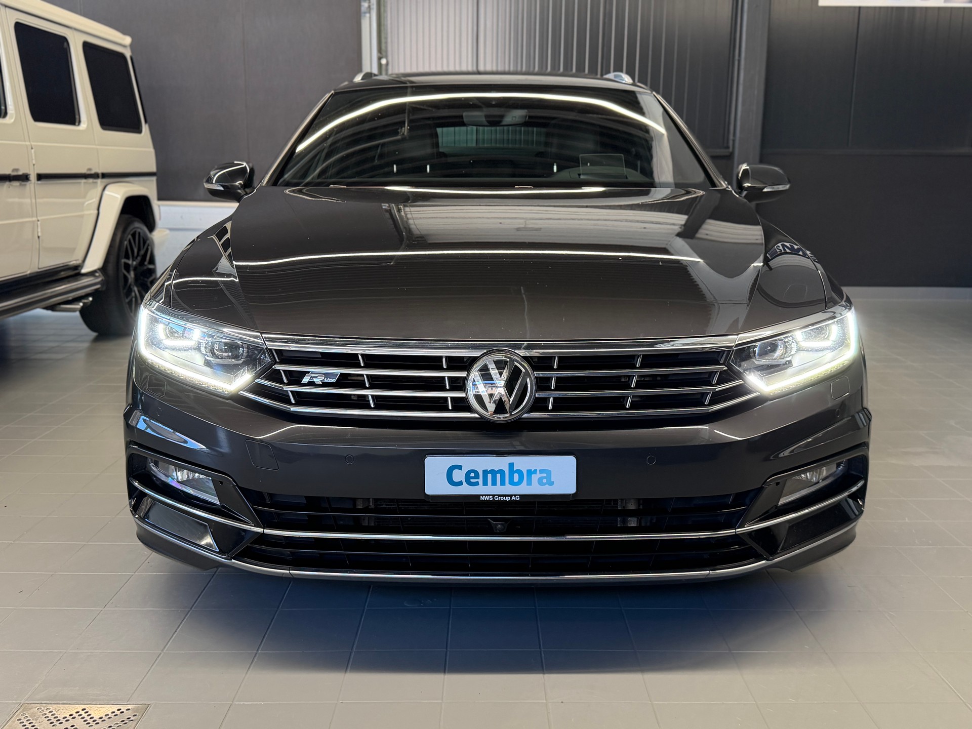 VW Passat Variant 2.0 TDI BMT R-Line - Highline DSG 4Motion-image-2