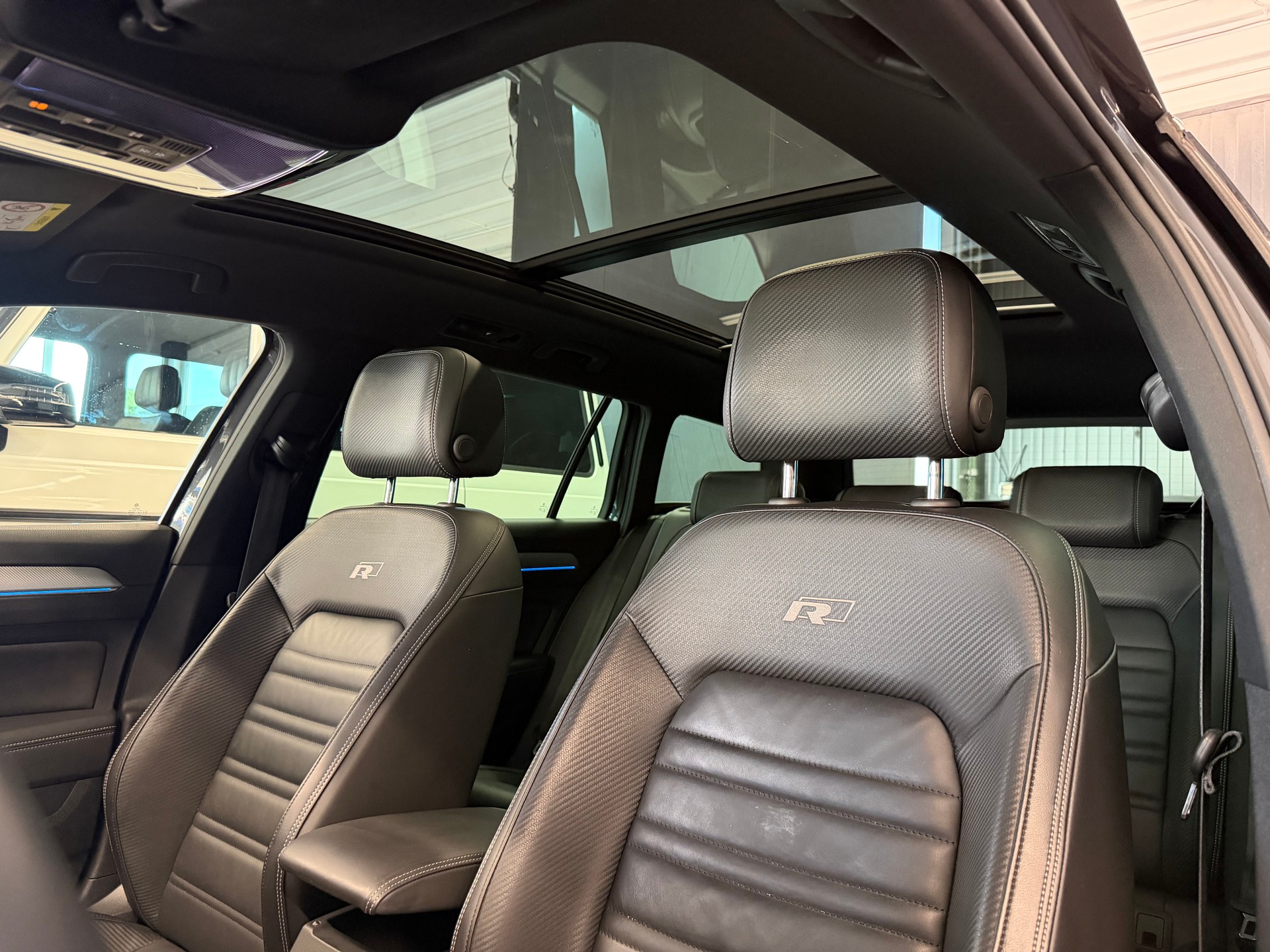 VW Passat Variant 2.0 TDI BMT R-Line - Highline DSG 4Motion-image-11