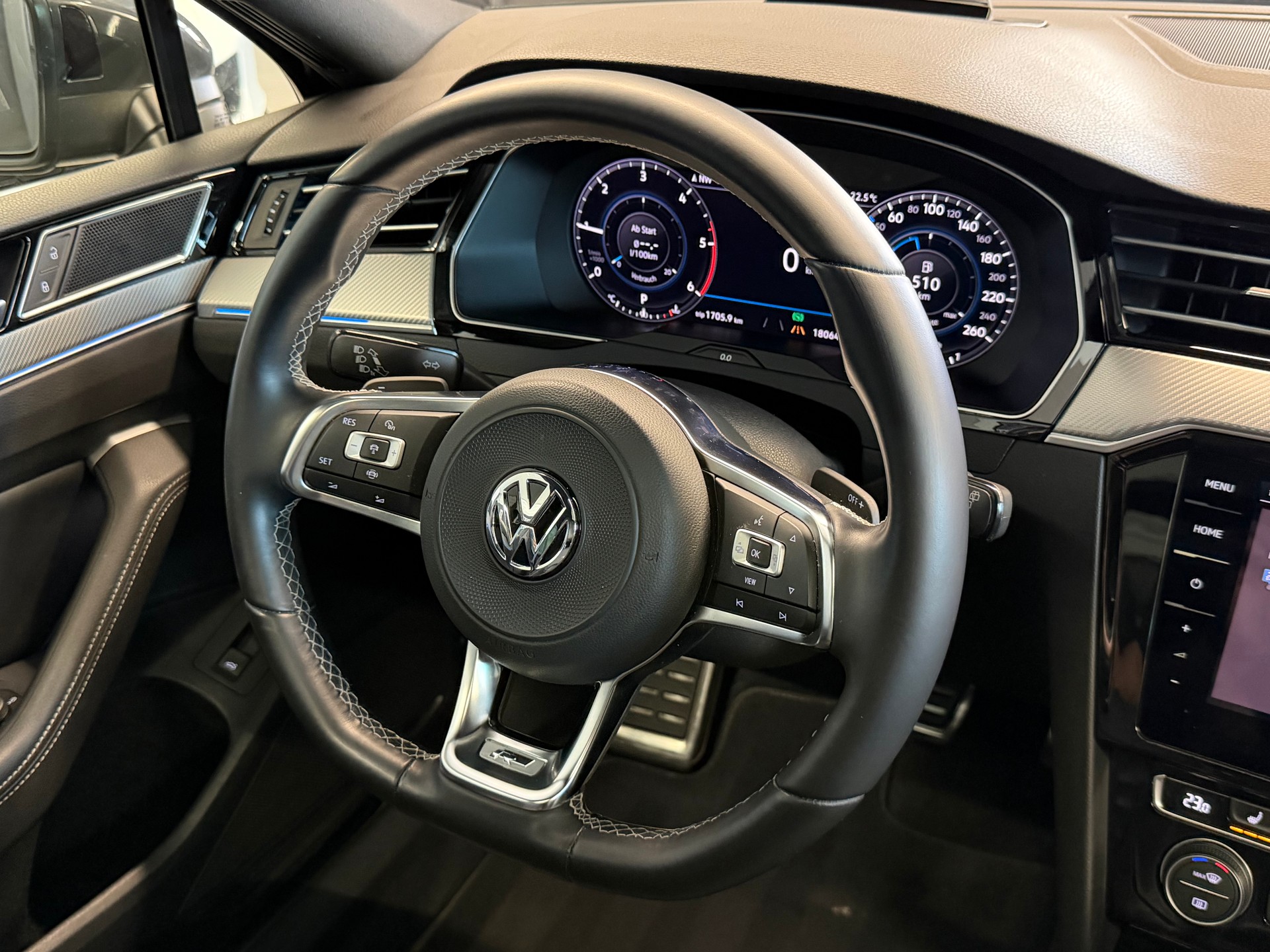 VW Passat Variant 2.0 TDI BMT R-Line - Highline DSG 4Motion-image-22