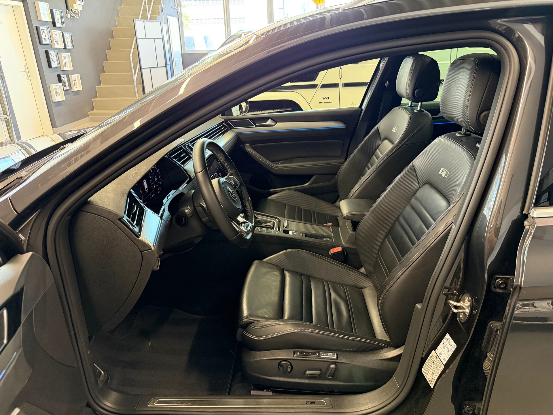 VW Passat Variant 2.0 TDI BMT R-Line - Highline DSG 4Motion-image-8