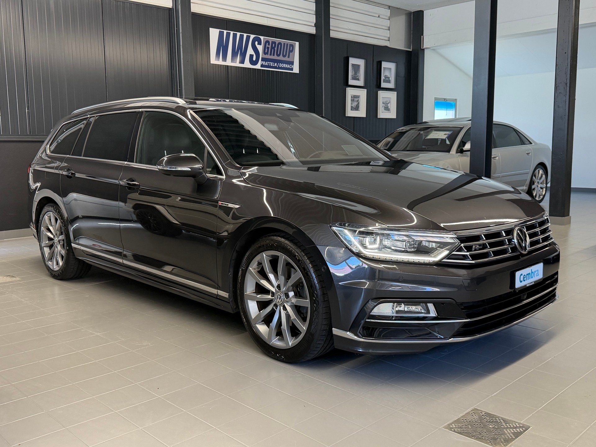 VW Passat Variant 2.0 TDI BMT R-Line - Highline DSG 4Motion-image-1