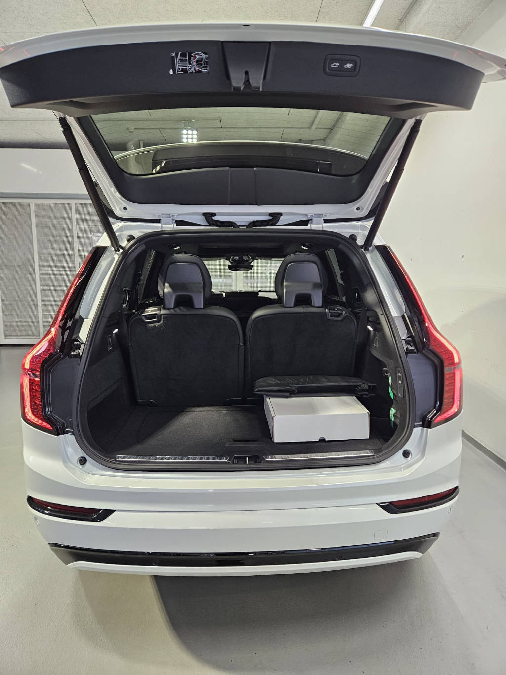 VOLVO XC90 2.0 T8 TE Ultra Dark eAWD-image-4