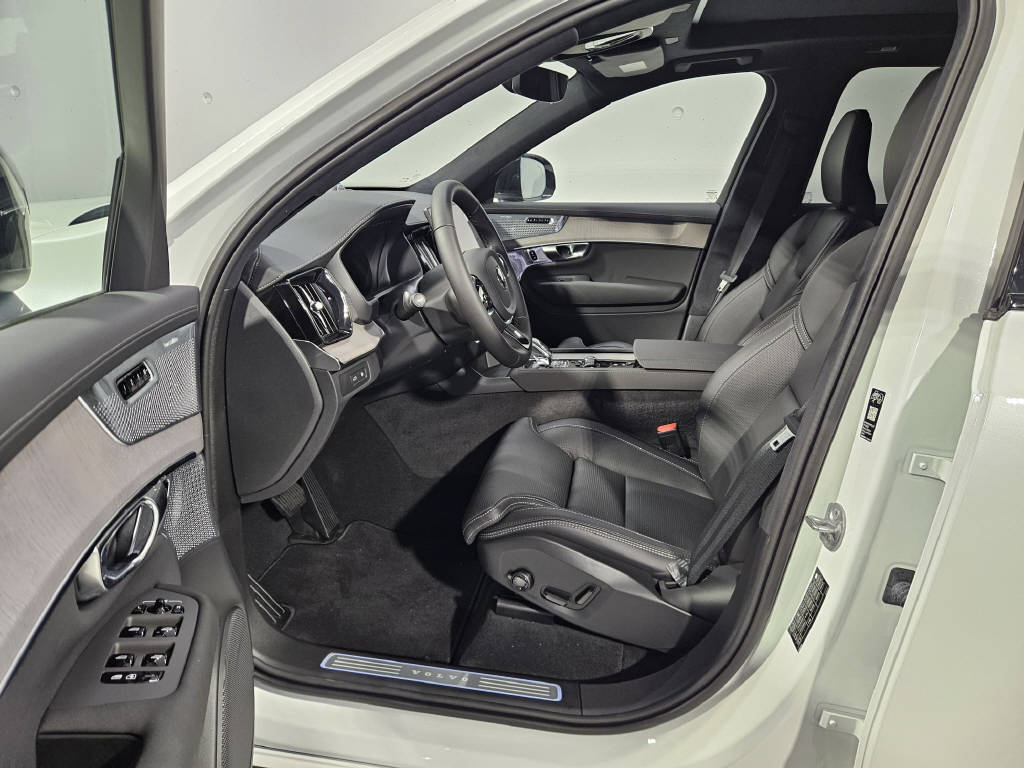 VOLVO XC90 2.0 T8 TE Ultra Dark eAWD-image-8