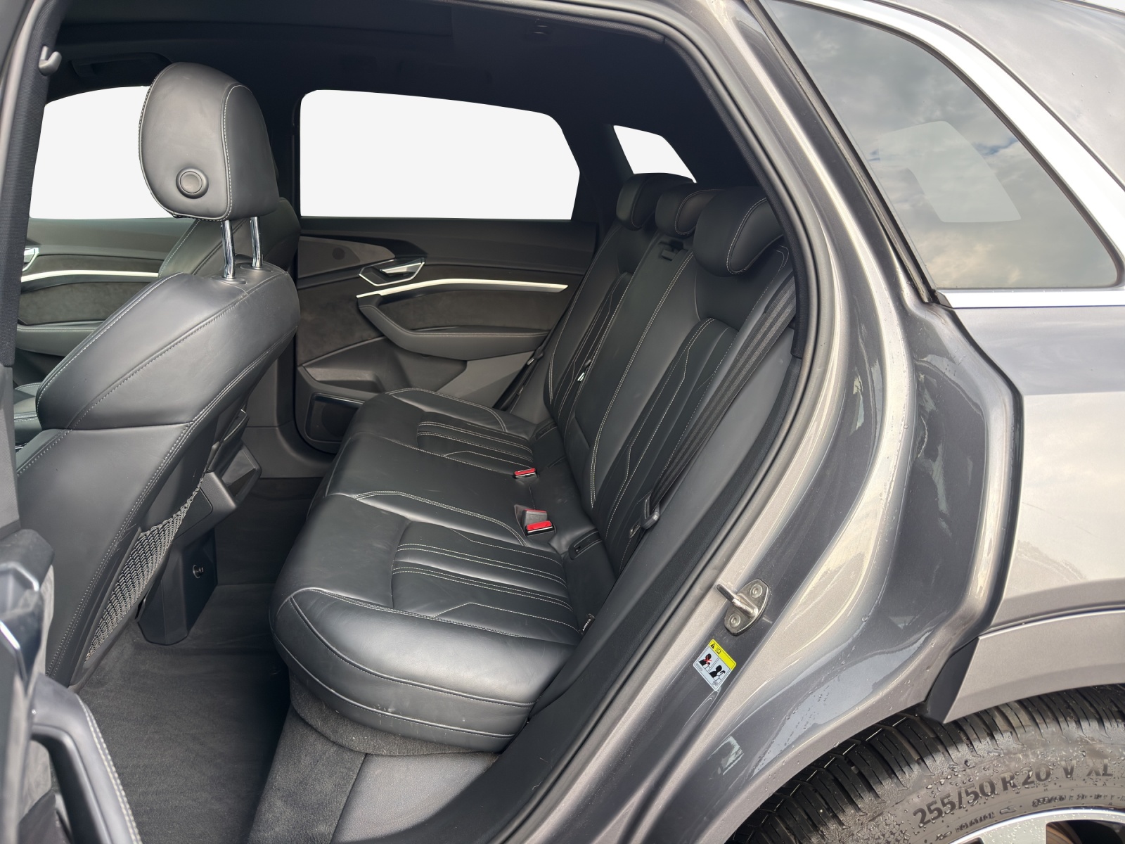 AUDI e-tron 55 Advanced quattro-image-12