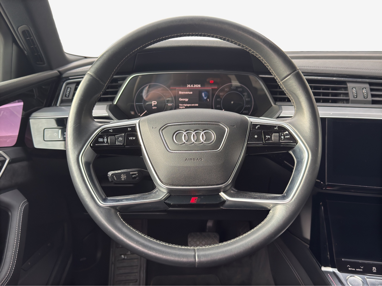 AUDI e-tron 55 Advanced quattro-image-10