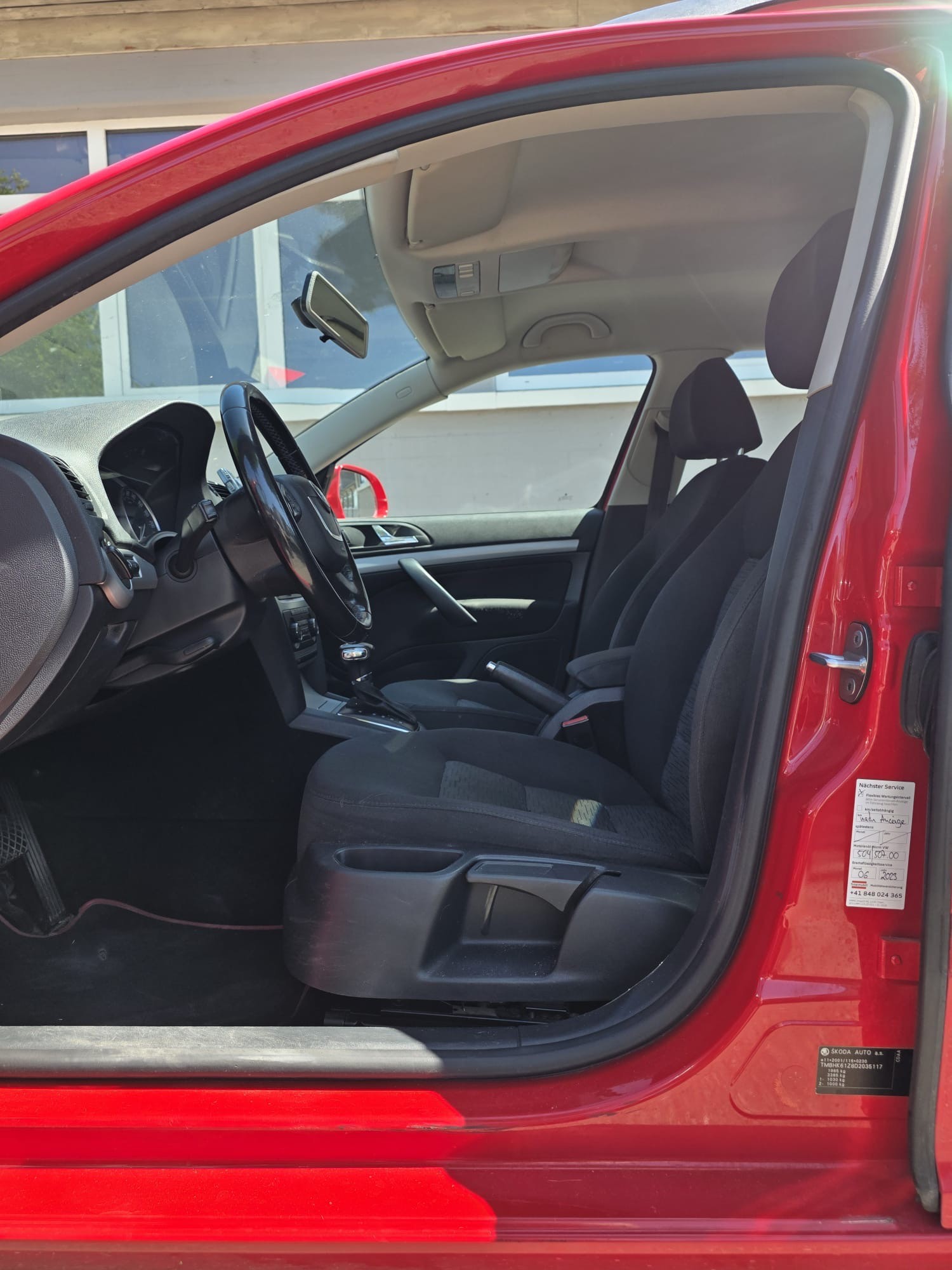 SKODA Octavia Combi 1.8 TSI Elegance DSG-image-6