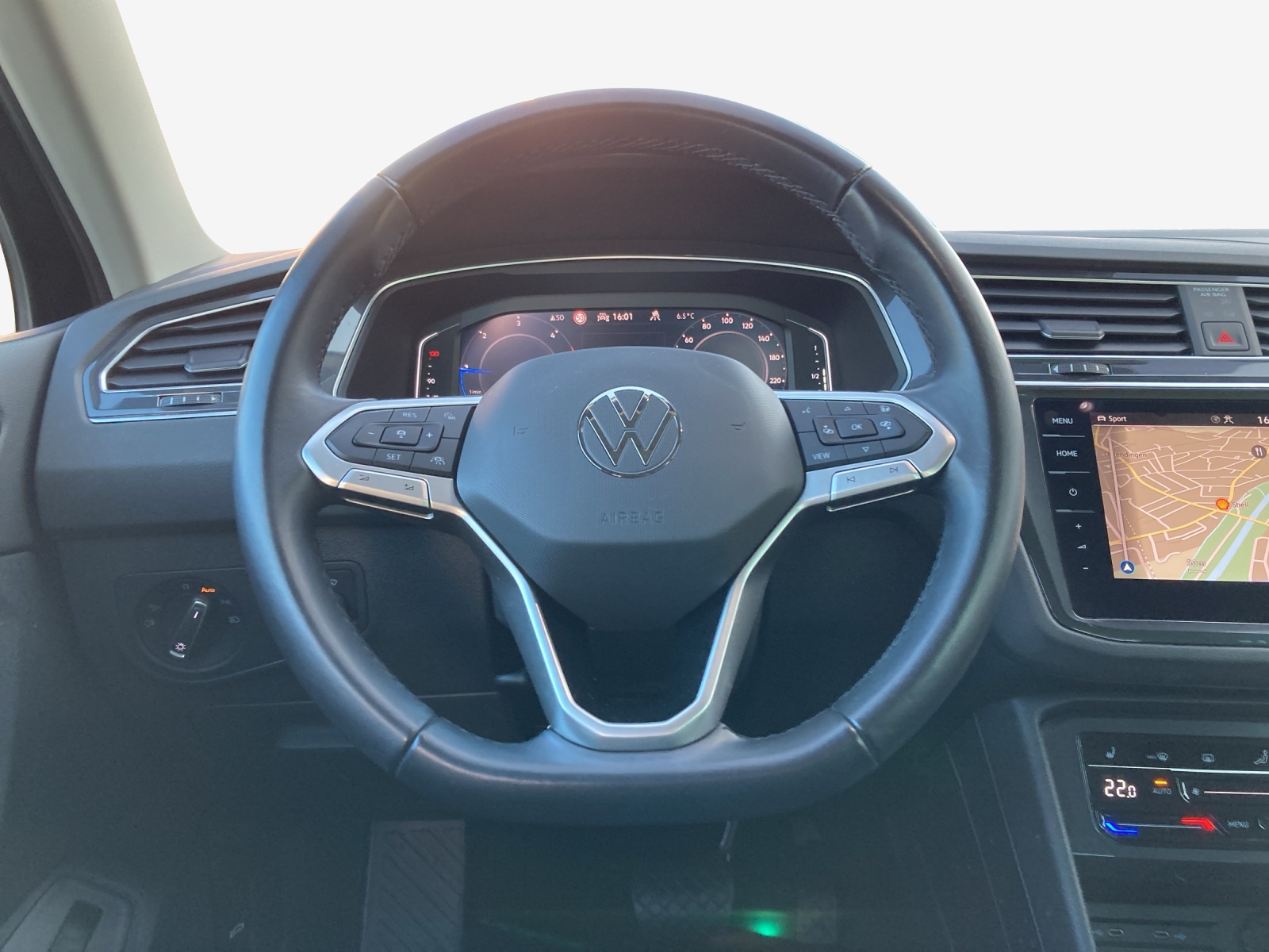 VW Tiguan 2.0 TDI SCR Elegance 4Motion DSG-image-9