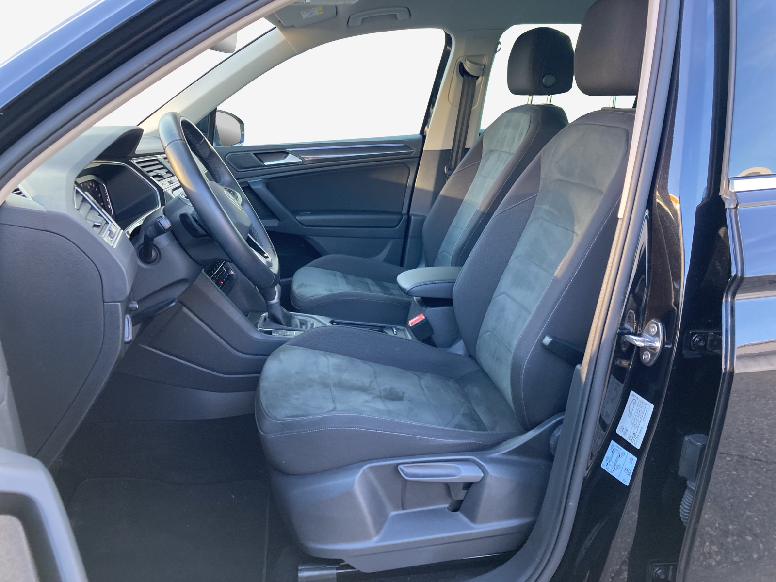 VW Tiguan 2.0 TDI SCR Elegance 4Motion DSG-image-7