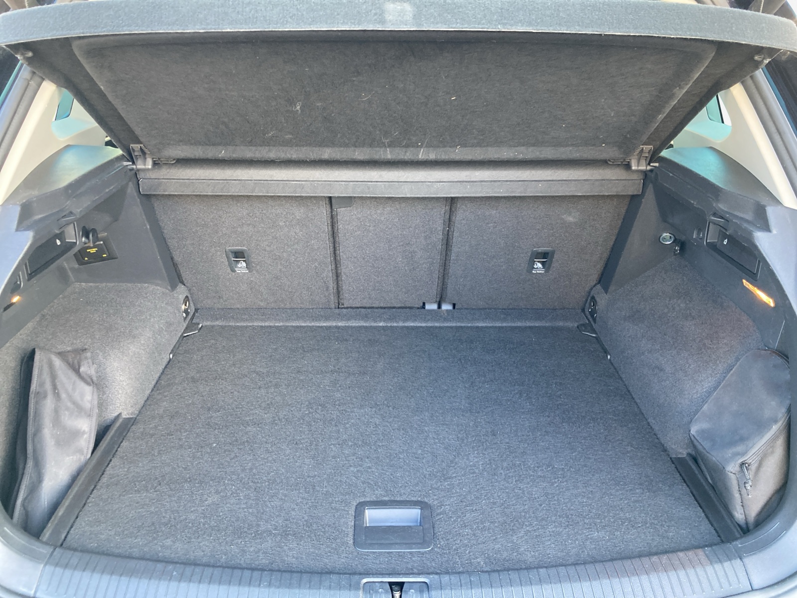VW Tiguan 2.0 TDI SCR Elegance 4Motion DSG-image-12