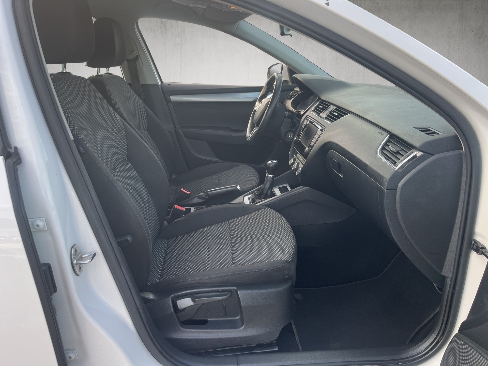 SKODA Octavia Combi 1.6 TDI GreenLine-image-11