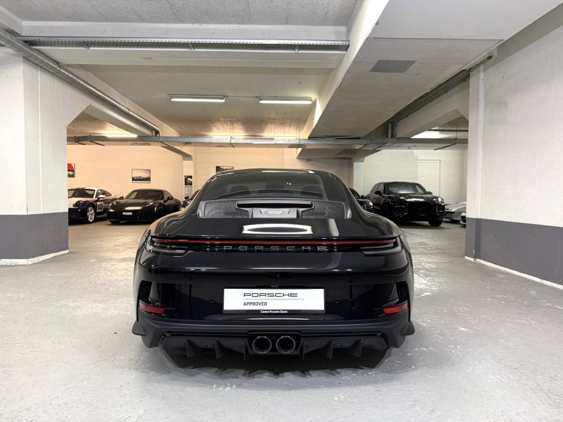PORSCHE 911 GT3 avec Pack Touring-image-5