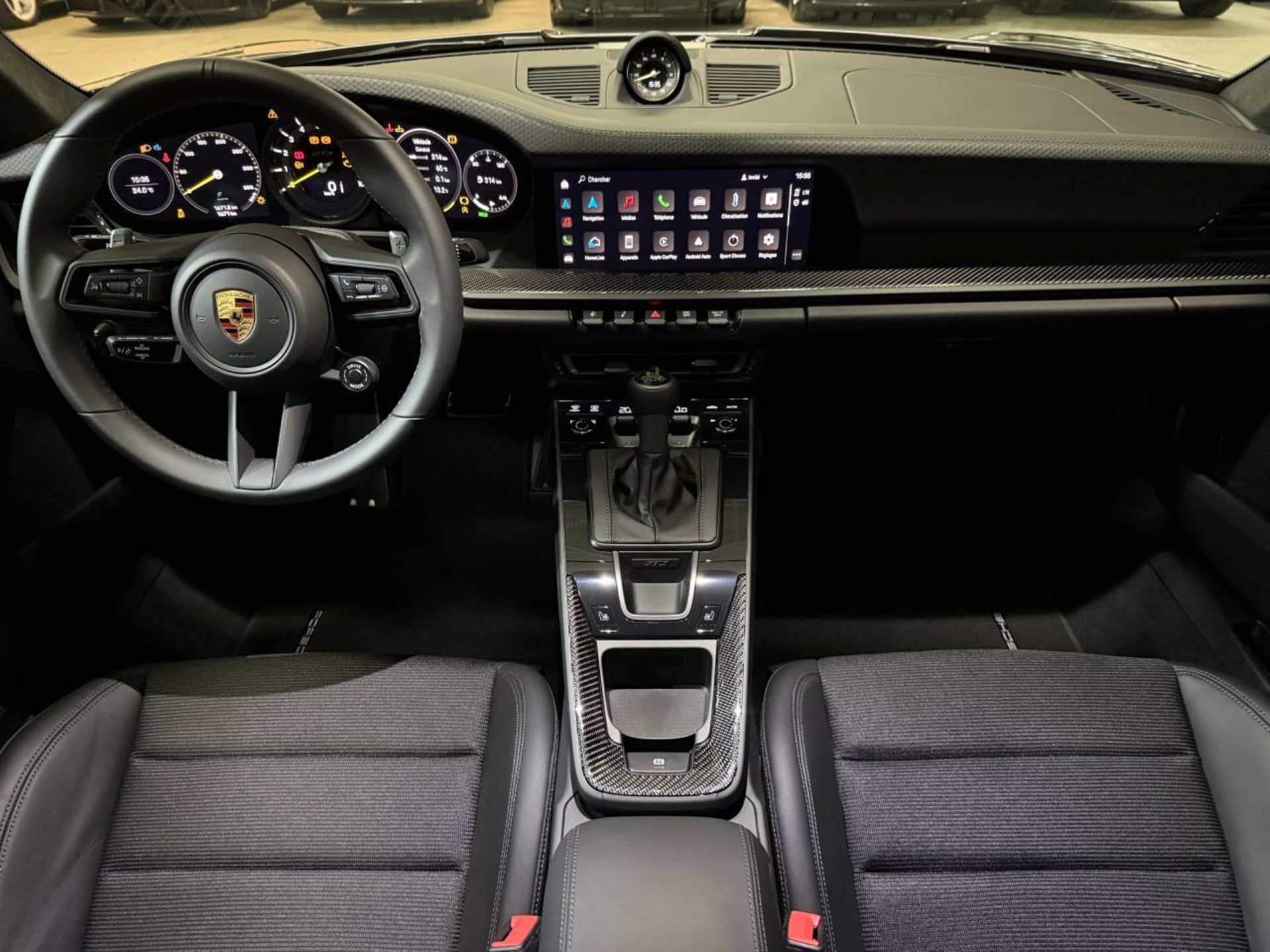 PORSCHE 911 GT3 avec Pack Touring-image-13