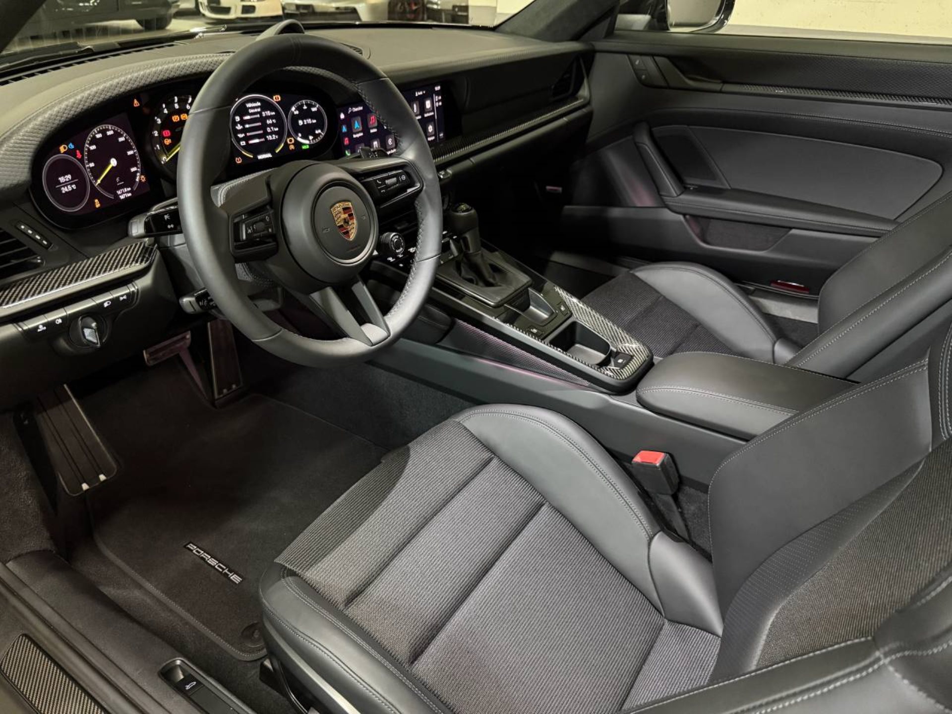 PORSCHE 911 GT3 avec Pack Touring-image-3