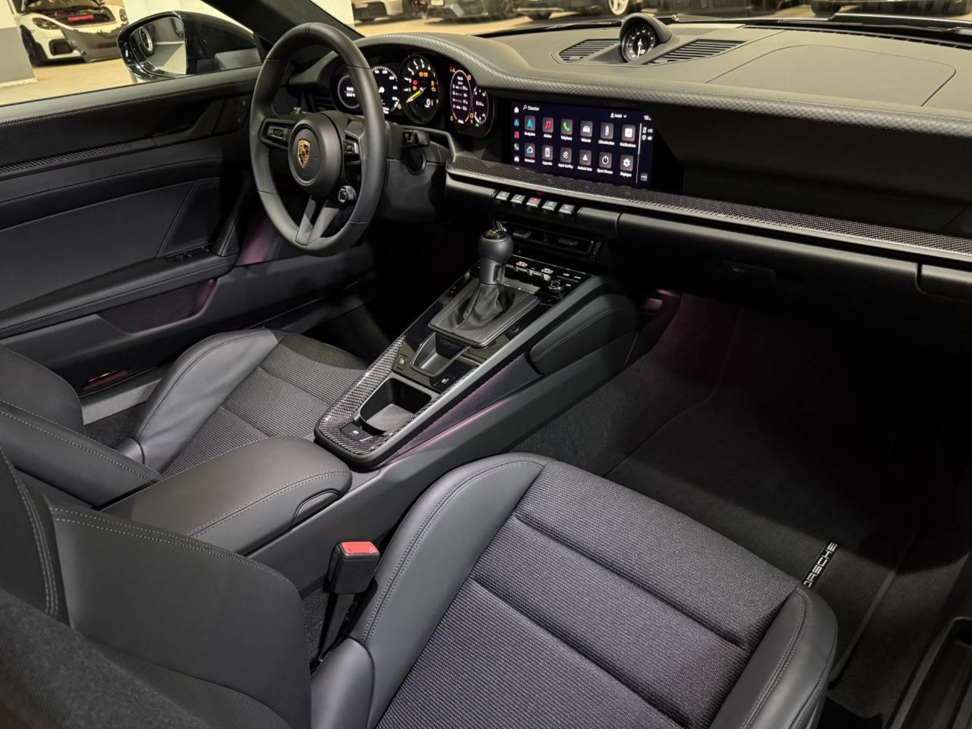PORSCHE 911 GT3 avec Pack Touring-image-15