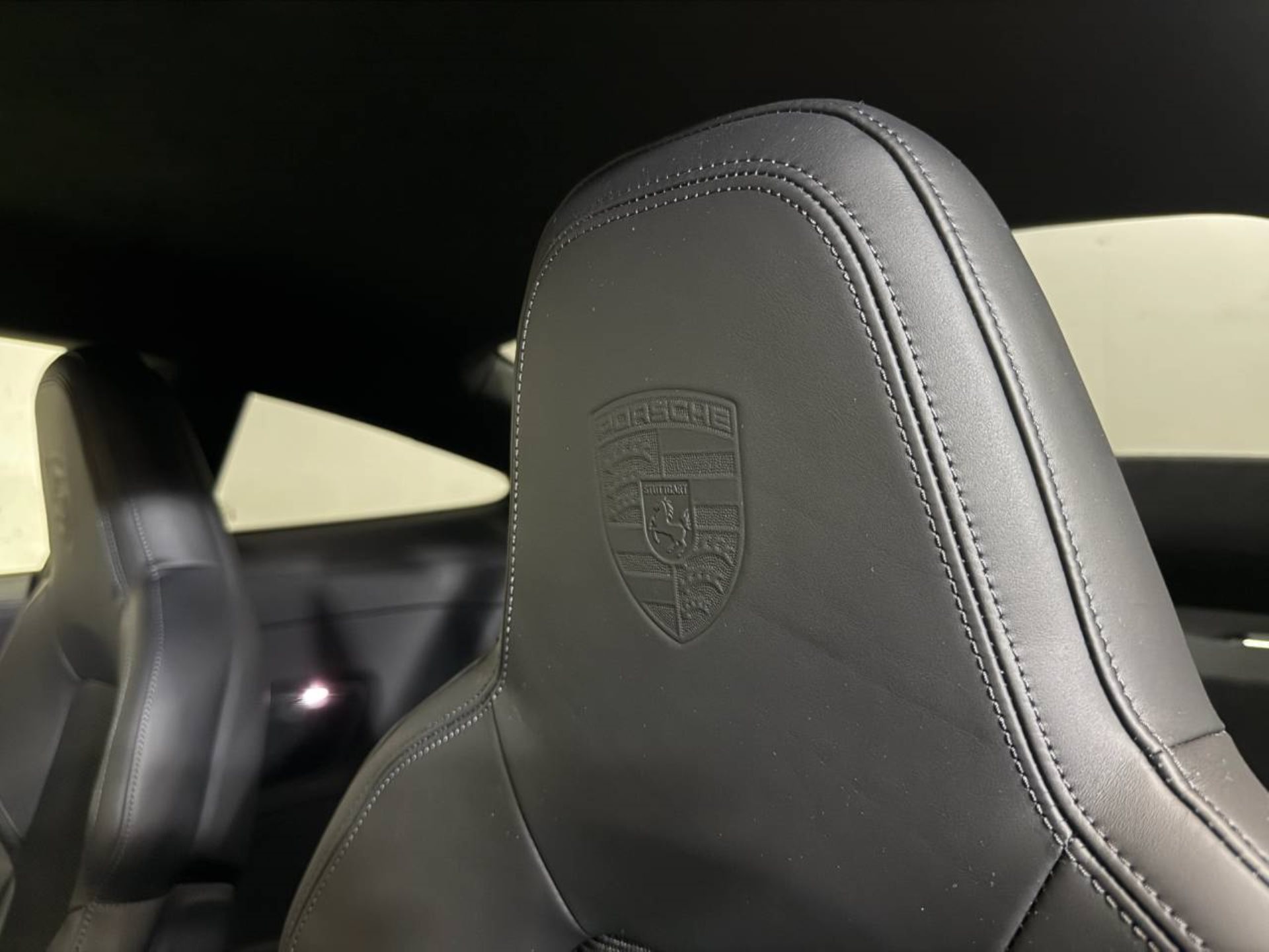 PORSCHE 911 GT3 avec Pack Touring-image-23
