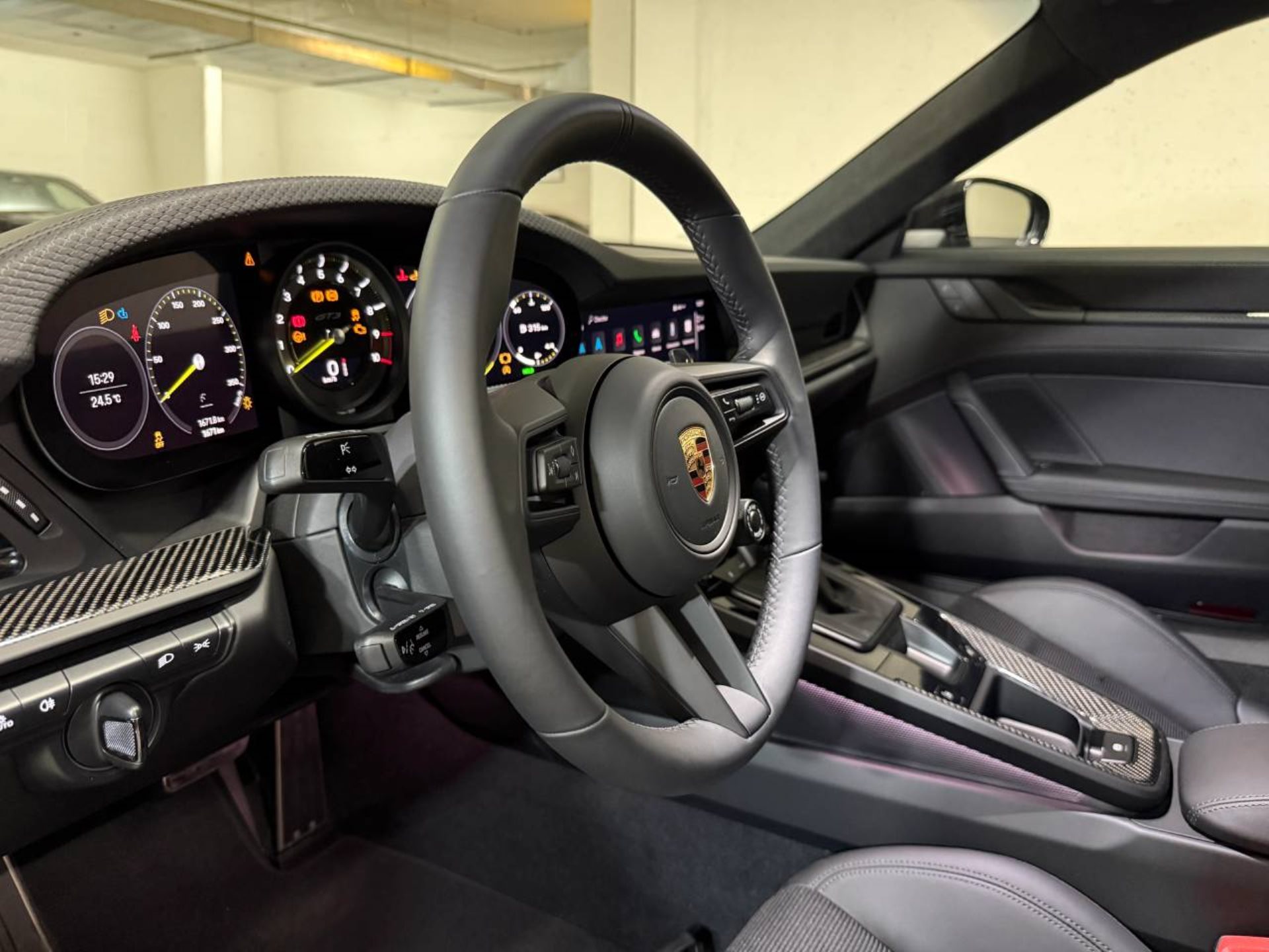 PORSCHE 911 GT3 avec Pack Touring-image-12