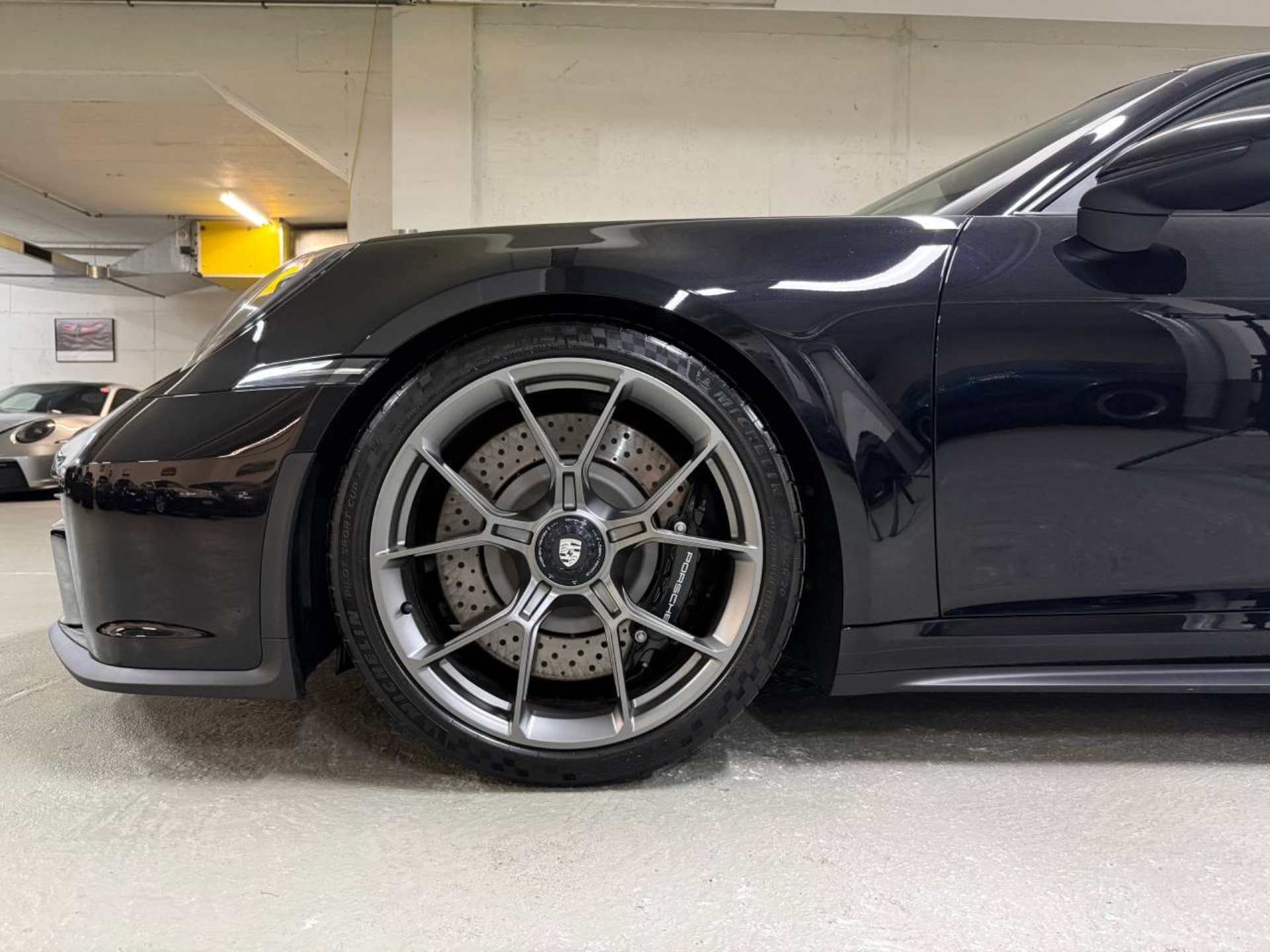 PORSCHE 911 GT3 avec Pack Touring-image-9