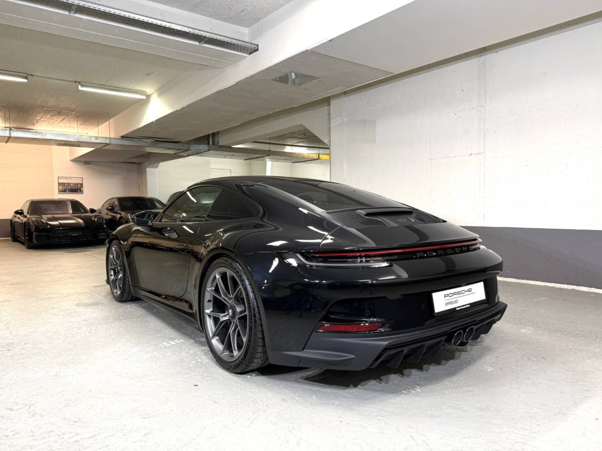 PORSCHE 911 GT3 avec Pack Touring-image-2