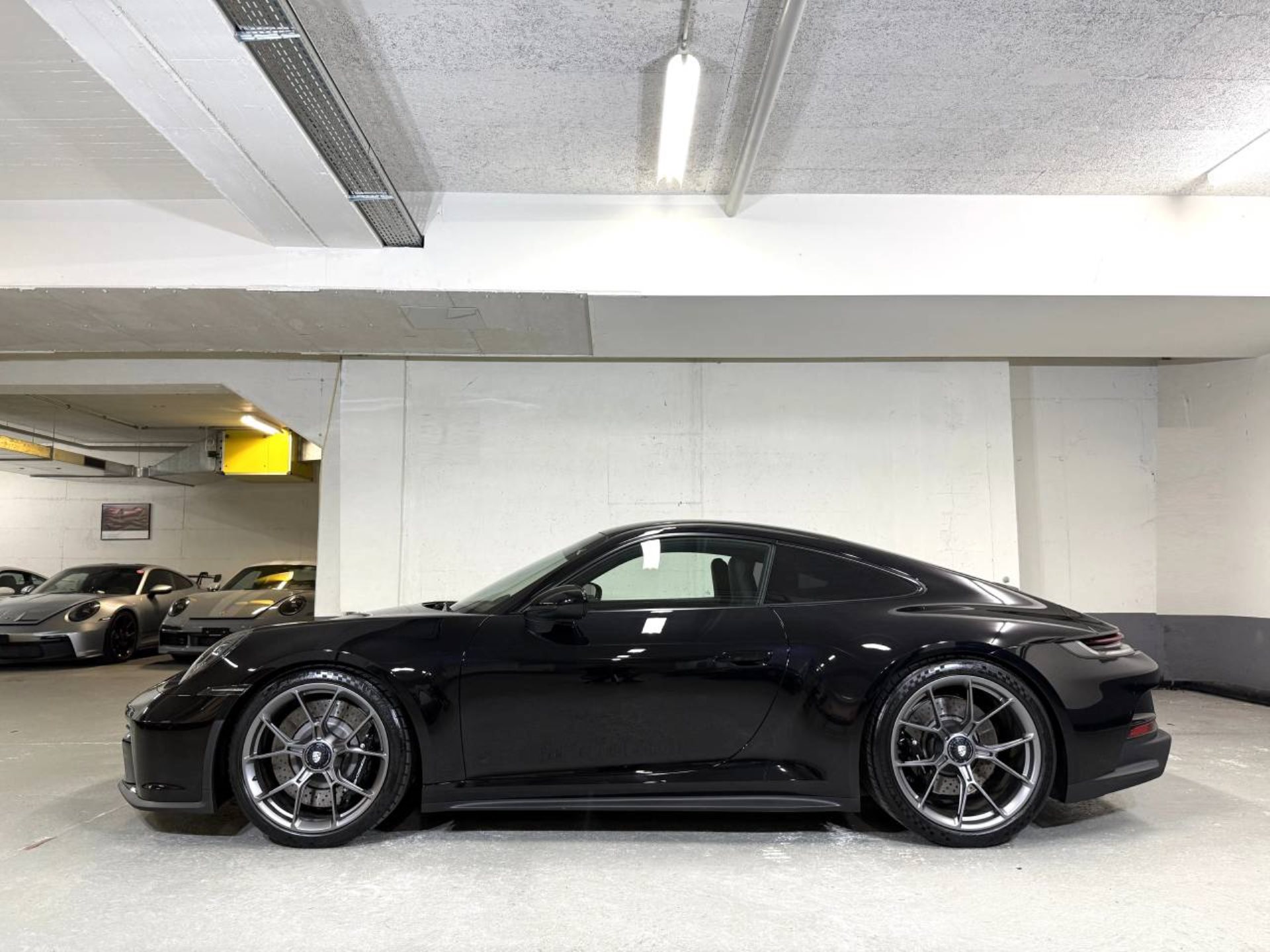 PORSCHE 911 GT3 avec Pack Touring-image-1
