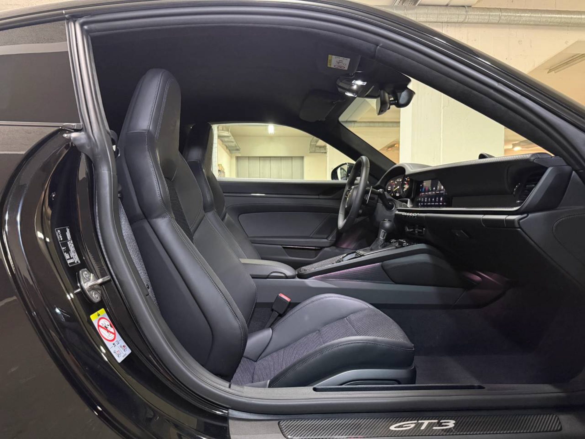 PORSCHE 911 GT3 avec Pack Touring-image-16