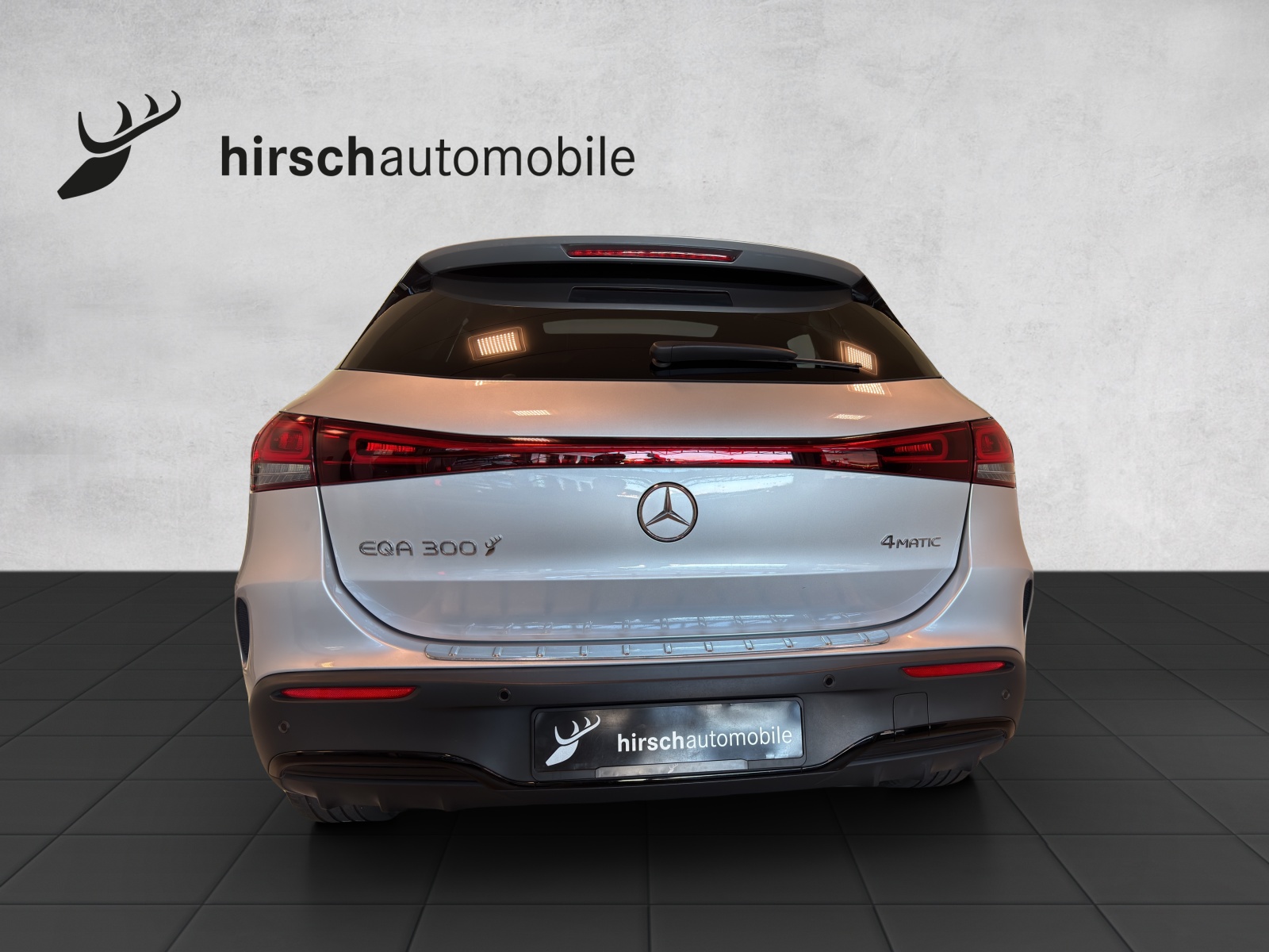 MERCEDES-BENZ EQA 300 4Matic Swiss Star AMG Line-image-2