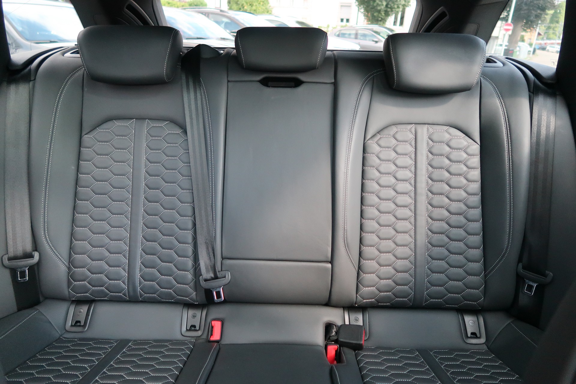 AUDI RS4 Avant quattro tiptronic-image-19