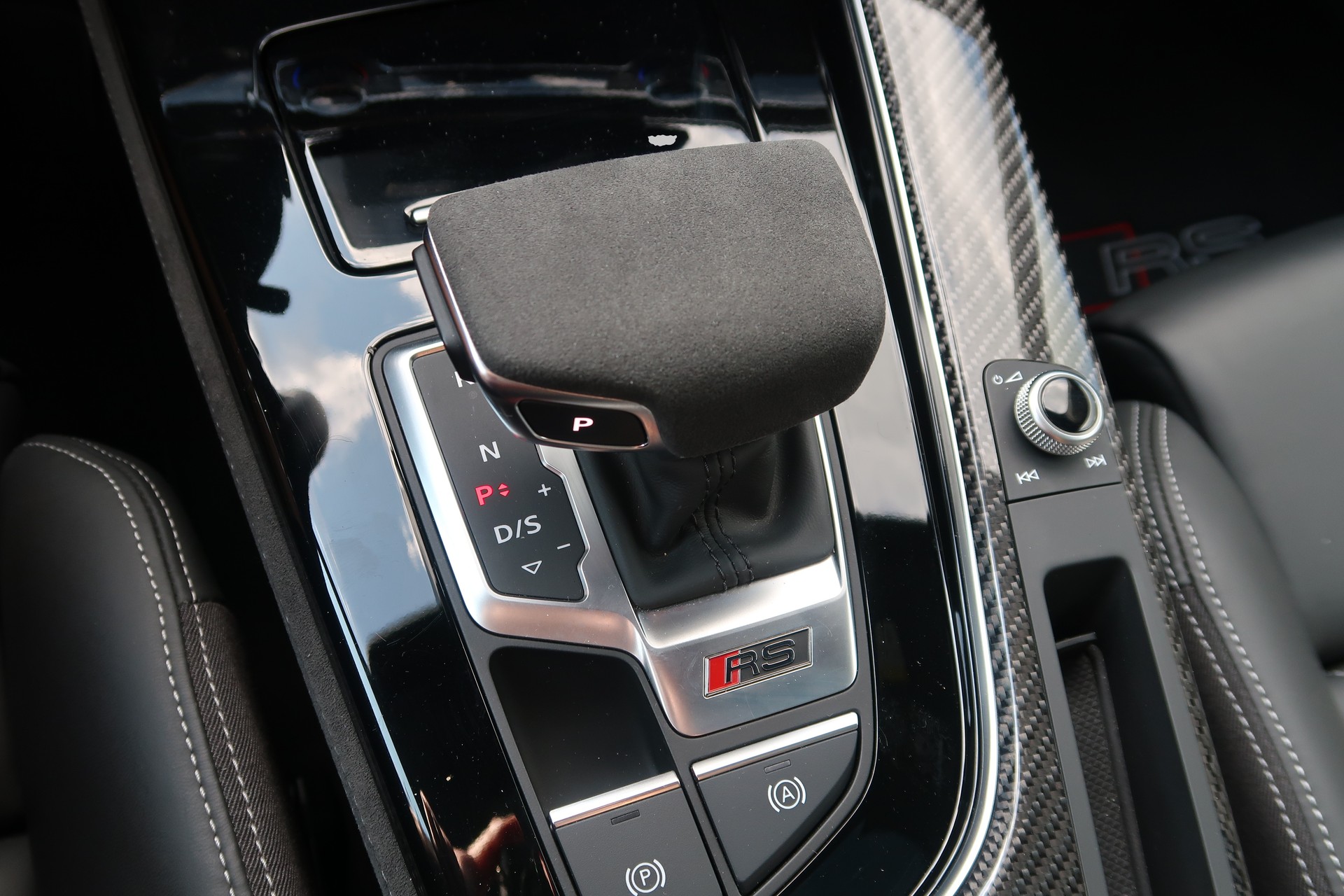 AUDI RS4 Avant quattro tiptronic-image-13