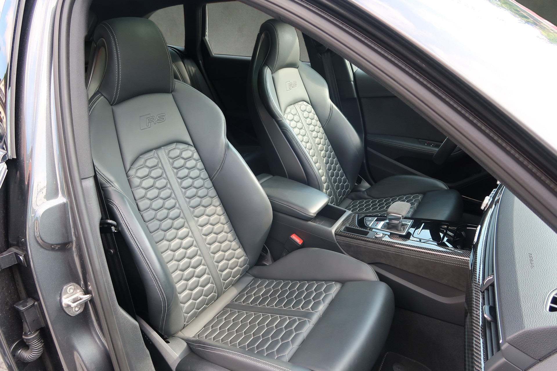 AUDI RS4 Avant quattro tiptronic-image-18