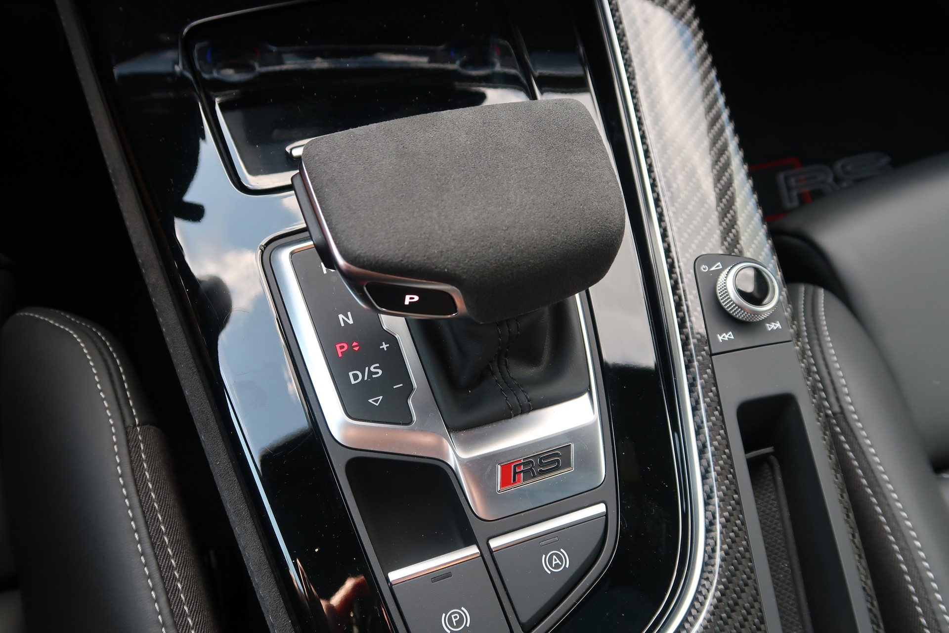 AUDI RS4 Avant quattro tiptronic-image-13