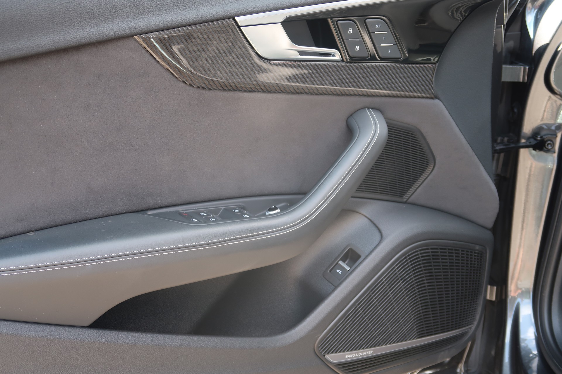 AUDI RS4 Avant quattro tiptronic-image-9