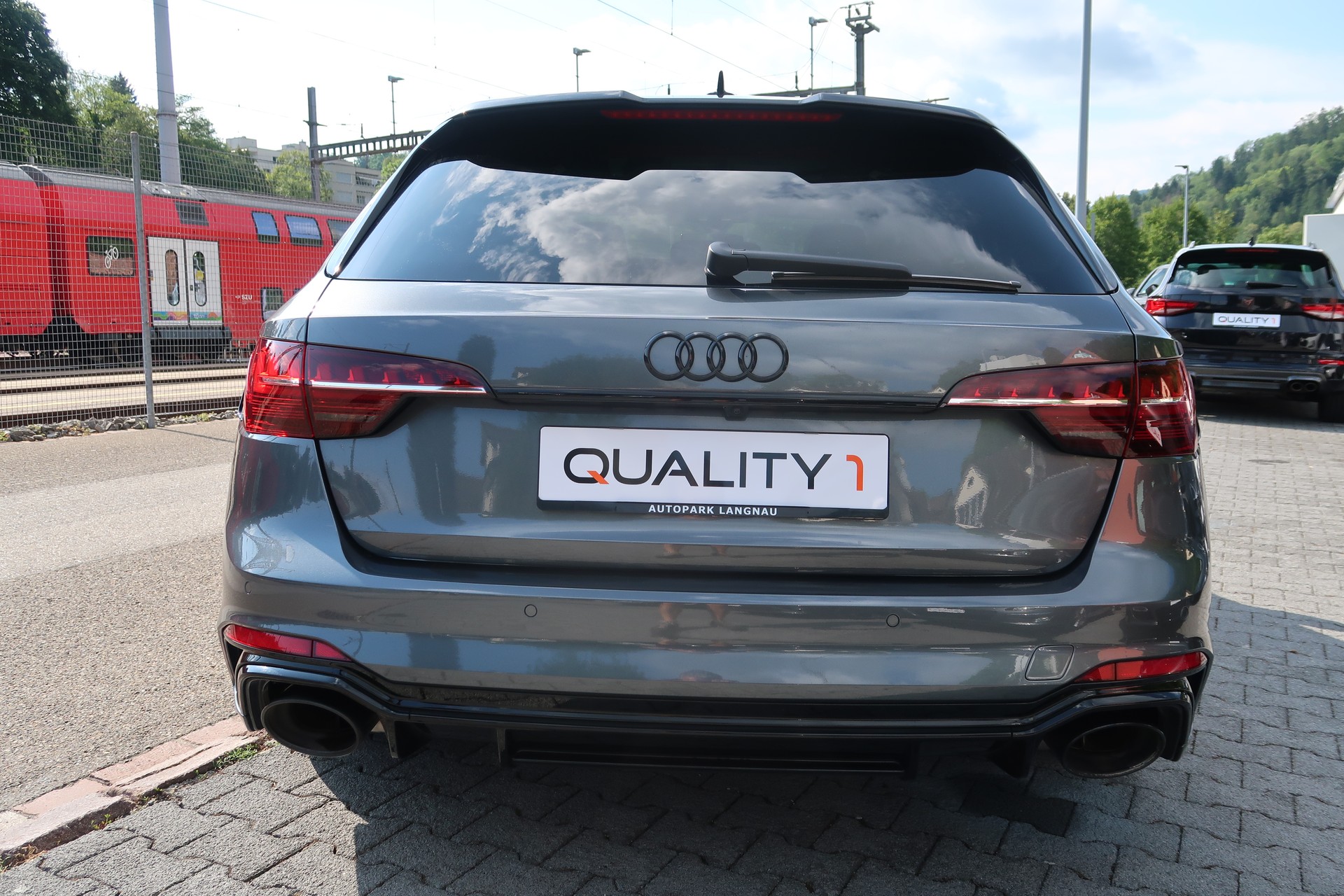 AUDI RS4 Avant quattro tiptronic-image-4