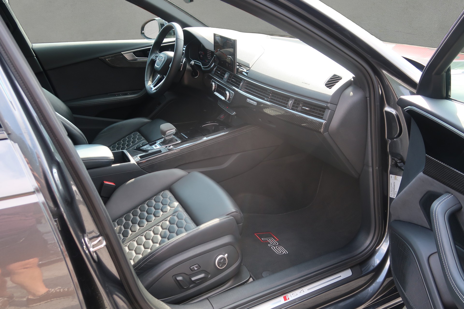 AUDI RS4 Avant quattro tiptronic-image-17