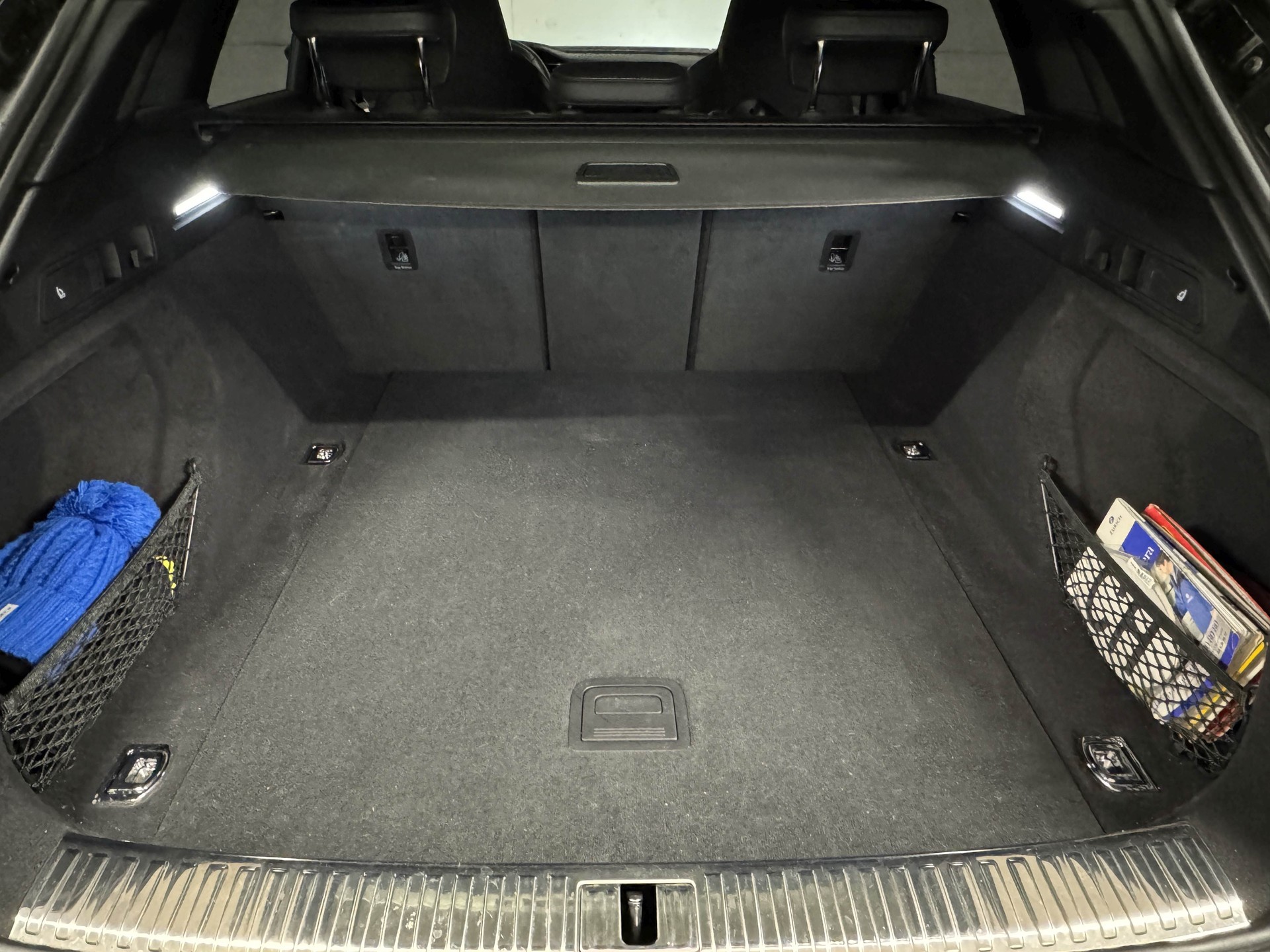 AUDI e-tron S quattro-image-12