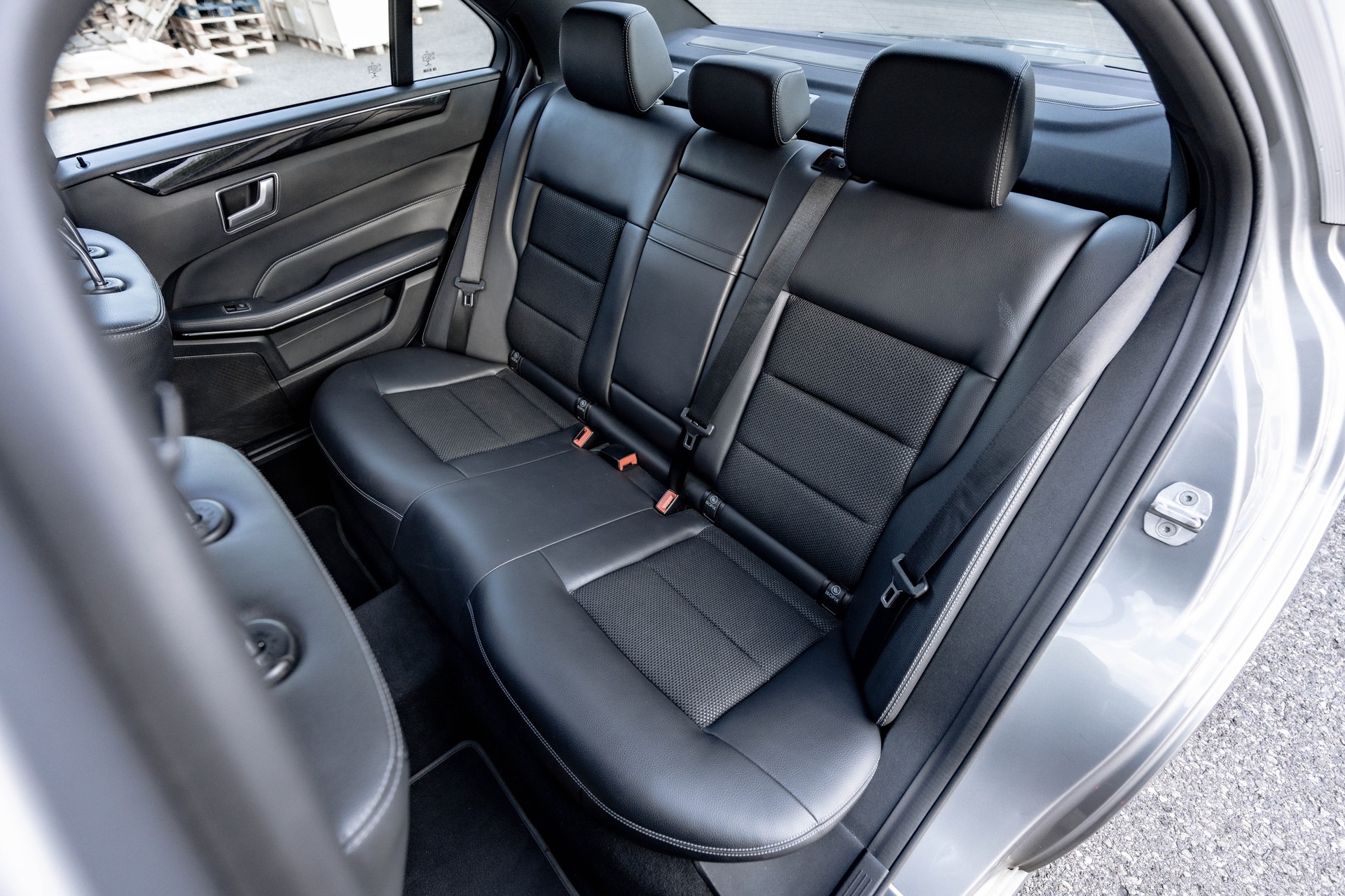 MERCEDES-BENZ E 220 CDI Avantgarde 7G-Tronic * AB MFK * TECHNISCH EINWANDNFREI *-image-15