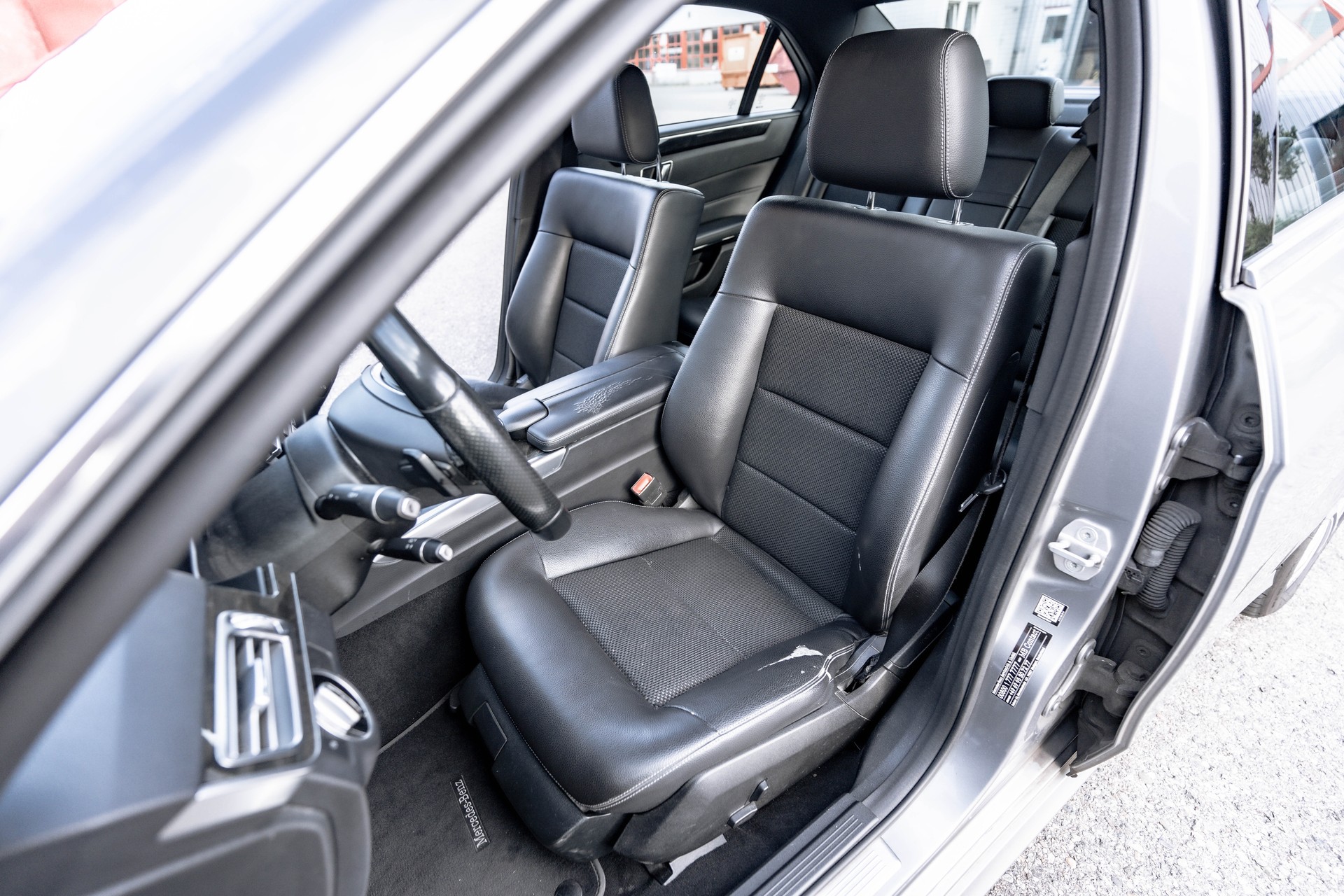 MERCEDES-BENZ E 220 CDI Avantgarde 7G-Tronic * AB MFK * TECHNISCH EINWANDNFREI *-image-13