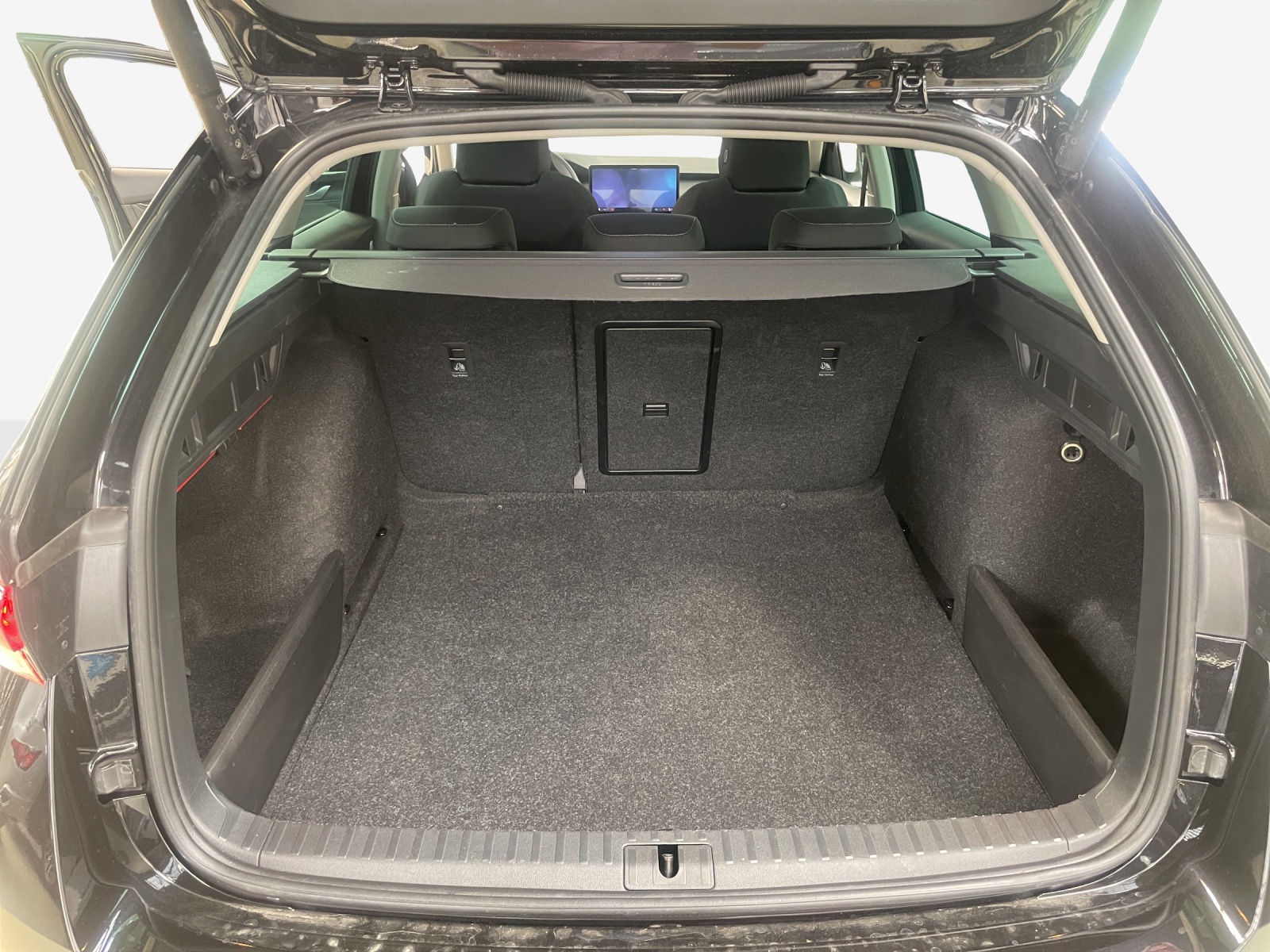 SKODA Octavia Combi 1.5 TSI mHEV DSG Dynamic-image-12