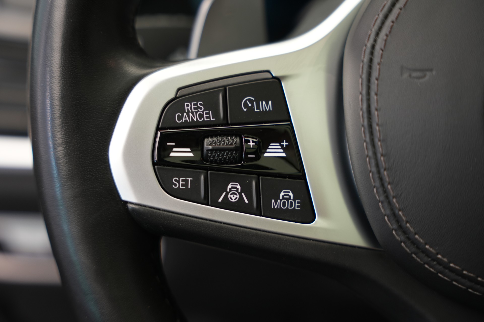BMW X5 xDrive M50d Steptronic *CH-Fahrzeug* *Pano* *HuD* *Laser*-image-24