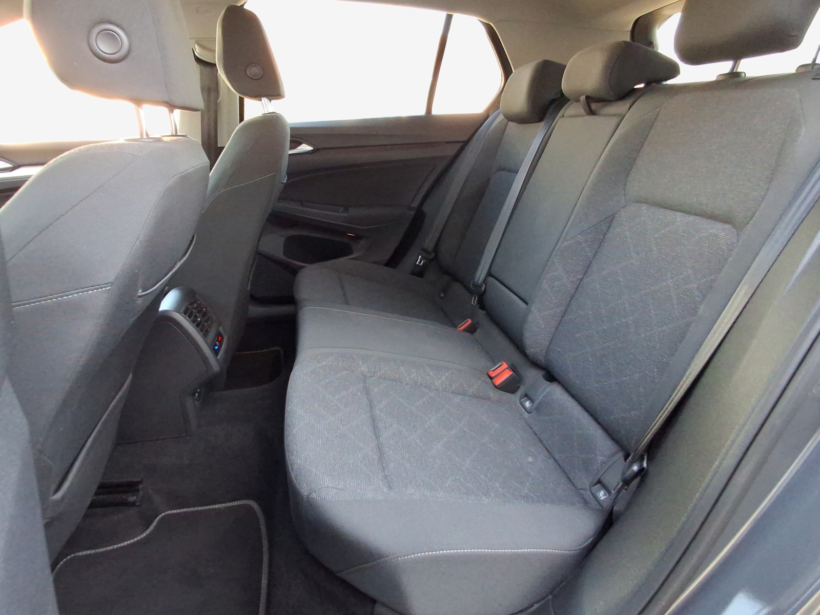 VW Golf 1.5 TSI ACT Life-image-11