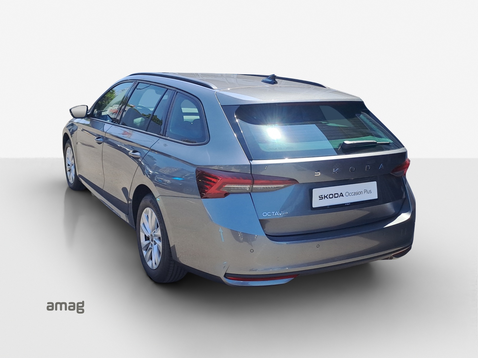 SKODA Octavia Combi 2.0 TDI DSG Selection-image-2