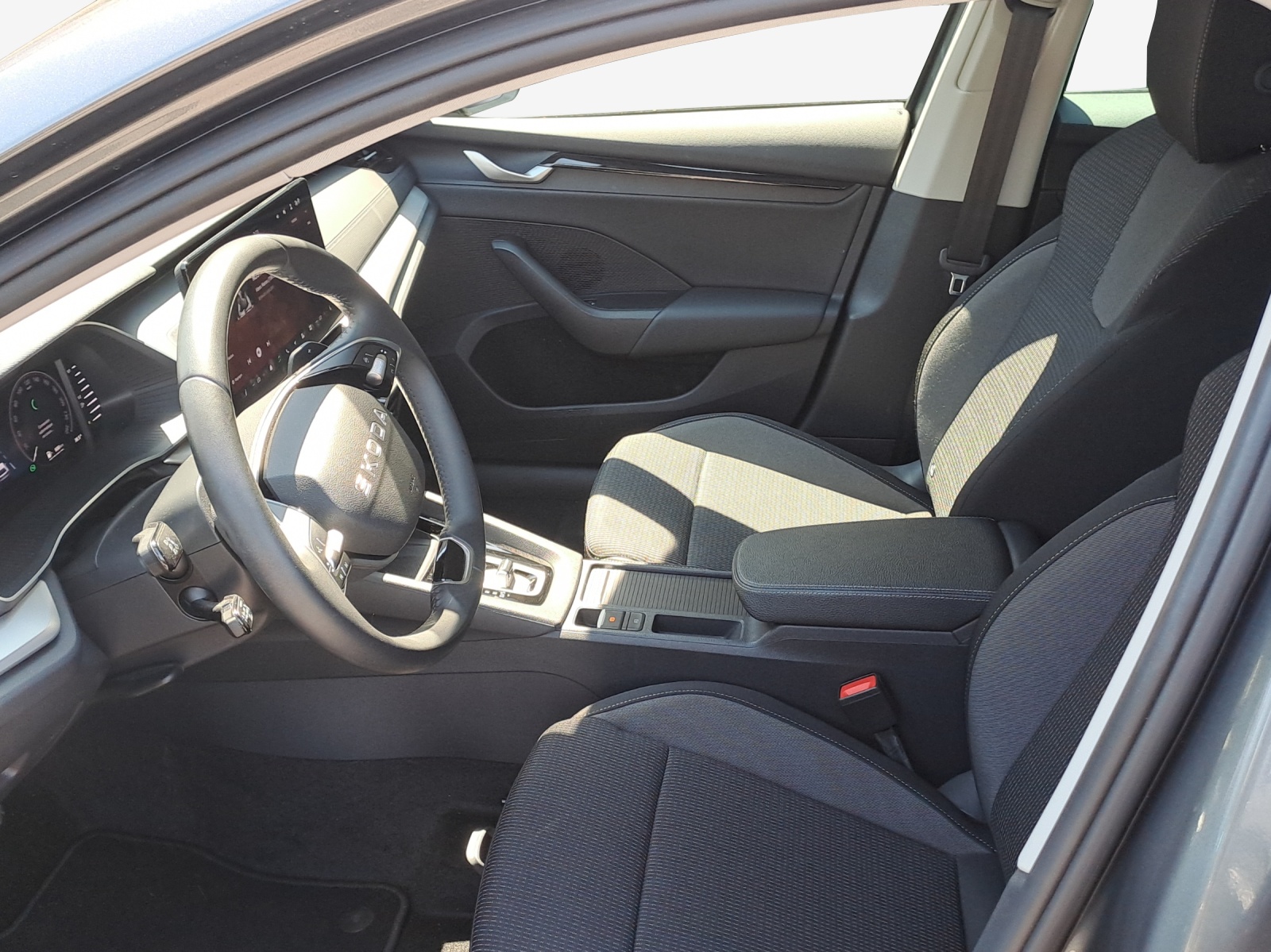 SKODA Octavia Combi 2.0 TDI DSG Selection-image-7