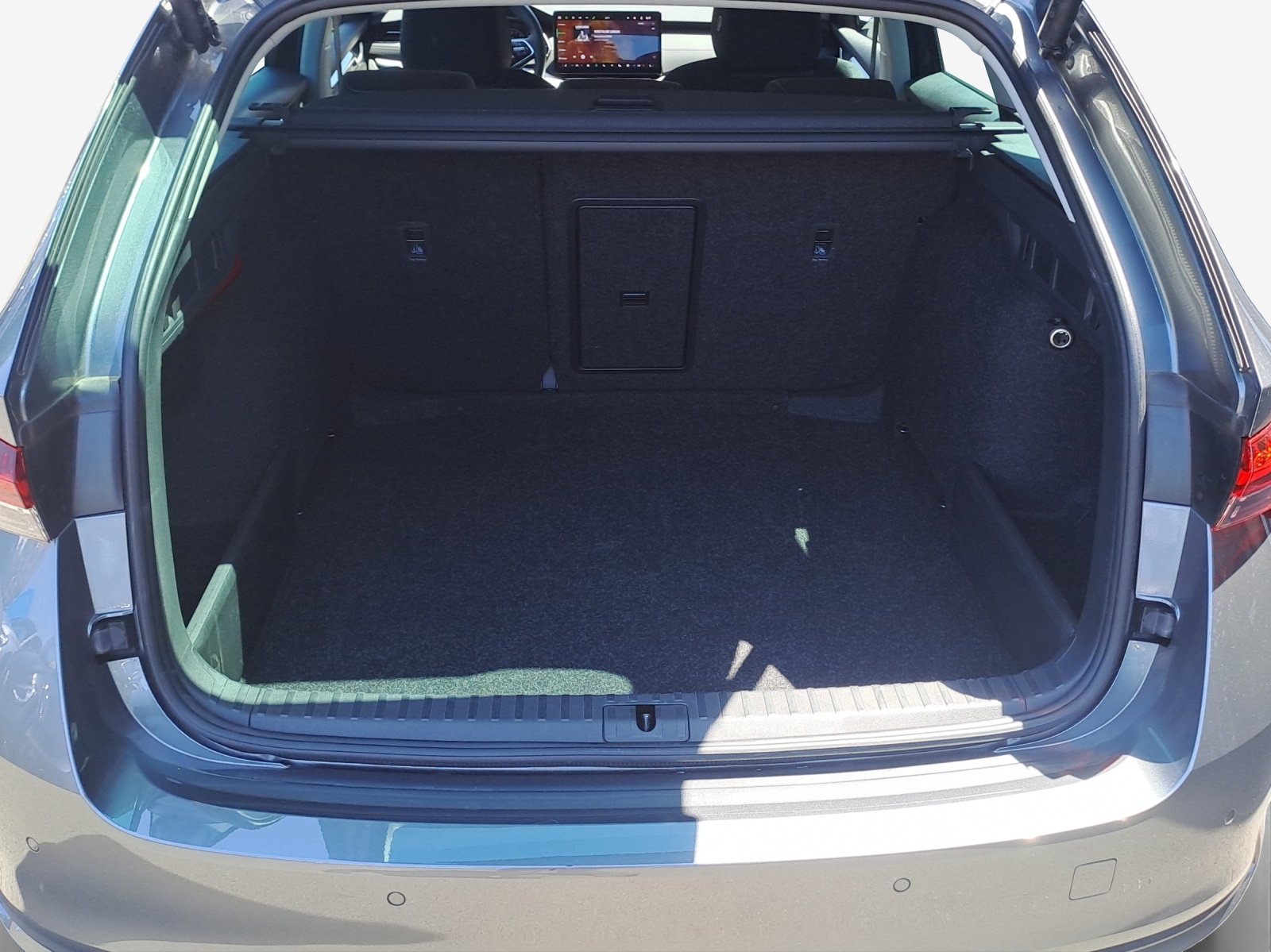 SKODA Octavia Combi 2.0 TDI DSG Selection-image-12