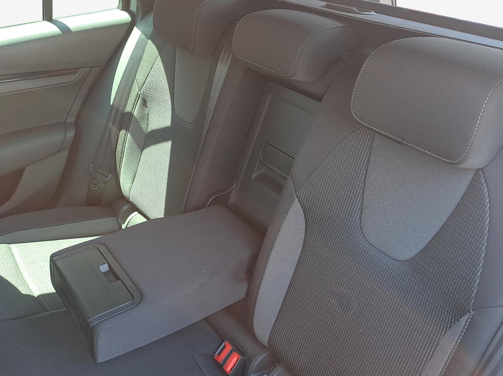 SKODA Octavia Combi 2.0 TDI DSG Selection-image-11