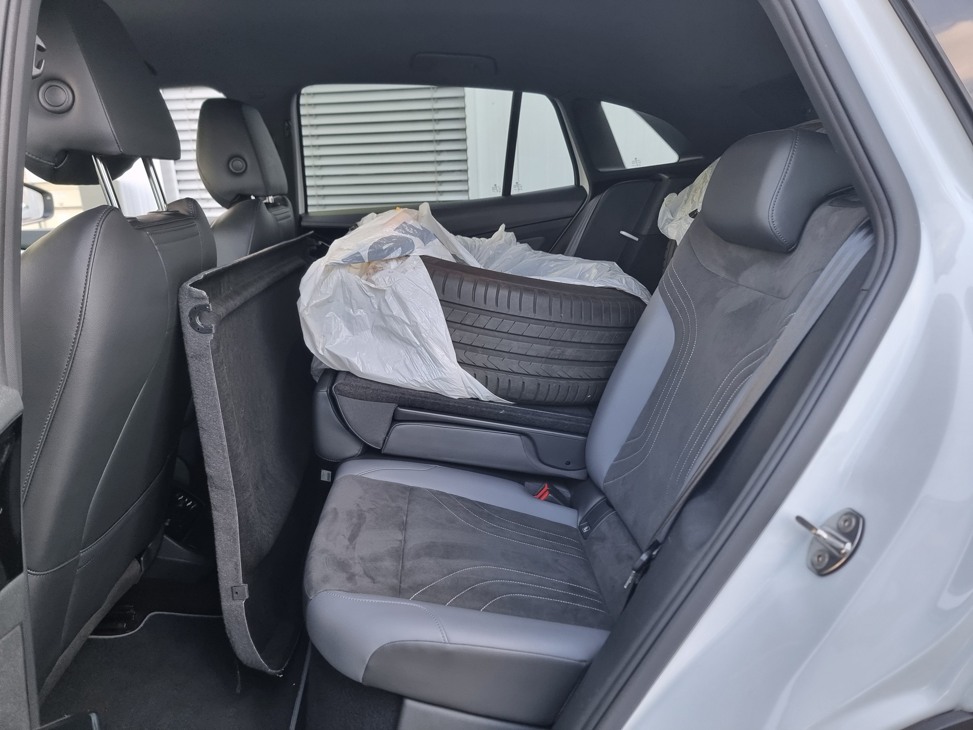 VW ID.4 Pro Performance 77 kWh Life Plus-image-11