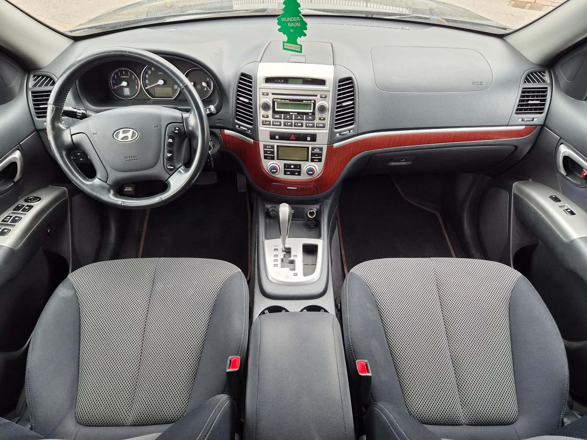 HYUNDAI Santa Fe 2.7 V6 Premium 4WD-image-10